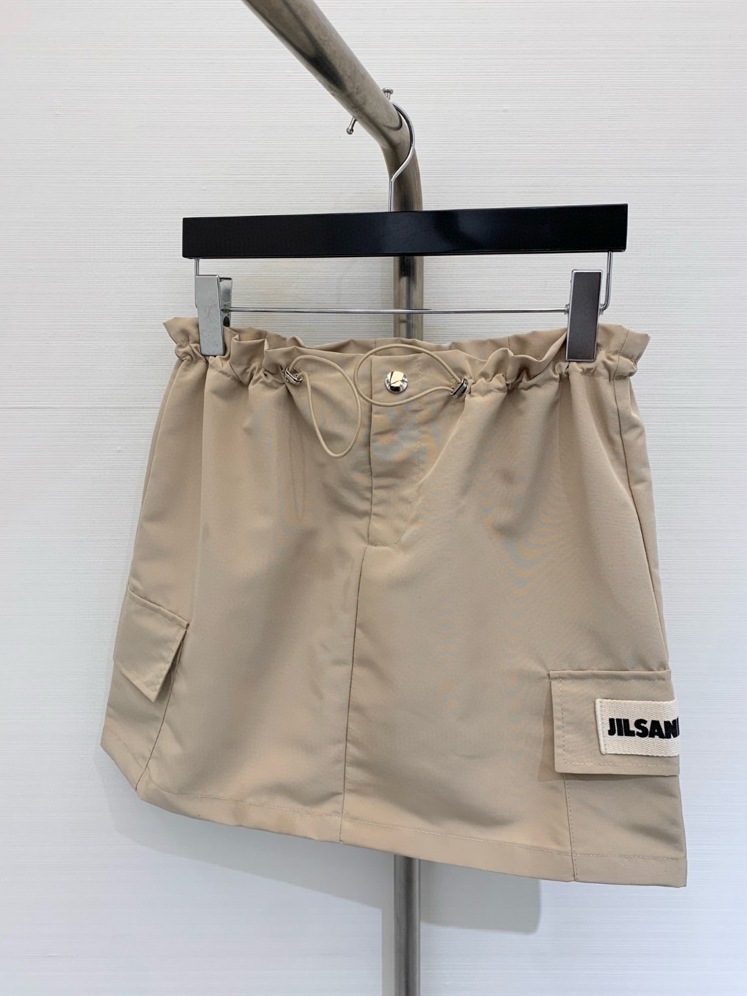 NO:415217,New summer style, drawstring work skirt, work skirt is super popular this year, energetic and youthful, customized high-string cotton fabric, texture and style are unique, versatile and fashionable artifact!  Combined with exclusive signature, full details, a must-have item for energetic girls. The fabric has good moisture absorption and breathability, the cloth surface is soft and the feel is very smooth, making it a favorite choice for everyone. Color black brown color, code number, skirts, alexander wang19860909夏季新款 抽绳工装半裙 工装半裙今年超火 活力又青春 定制高支棉面料 质感版型都是一绝 百搭时尚的神器！结合专属标志性,细节一整个满分,元气少女的必备单品 面料具有良好的吸湿性和透气性,布面光泽柔和,手感也非常细滑,成为众人最爱的选择 颜色黑色咖色 码数,,skirts,alexander wang,Women's clothing