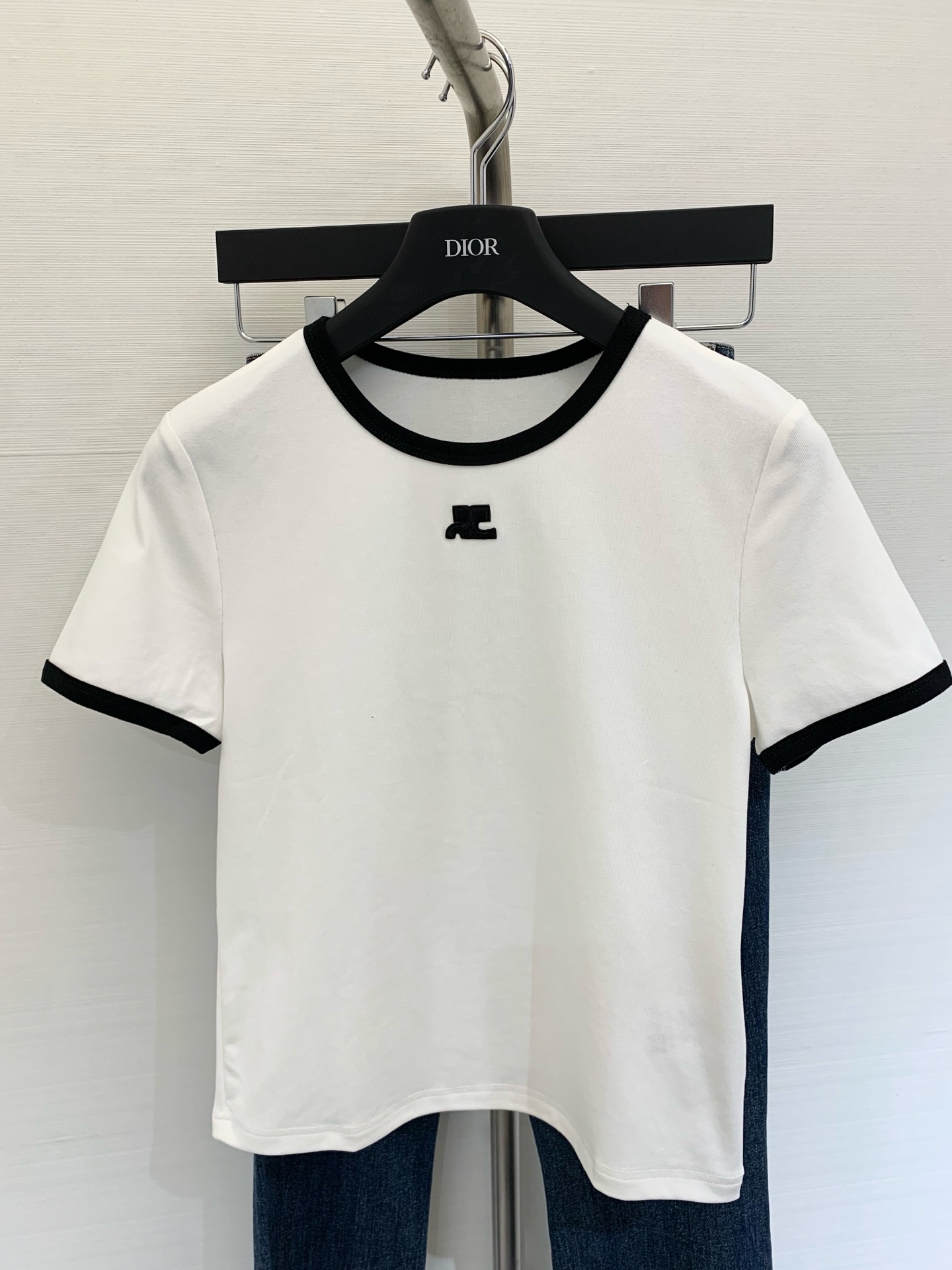 NO:418907,Classic round neck shirt, fashionable and versatile, classic faucet patch, color black, white, code, alexander wang19860909经典款圆领恤 时髦百搭永不过时 经典水龙头贴饰 颜色黑色 白色 码数,,alexander wang,Women's clothing