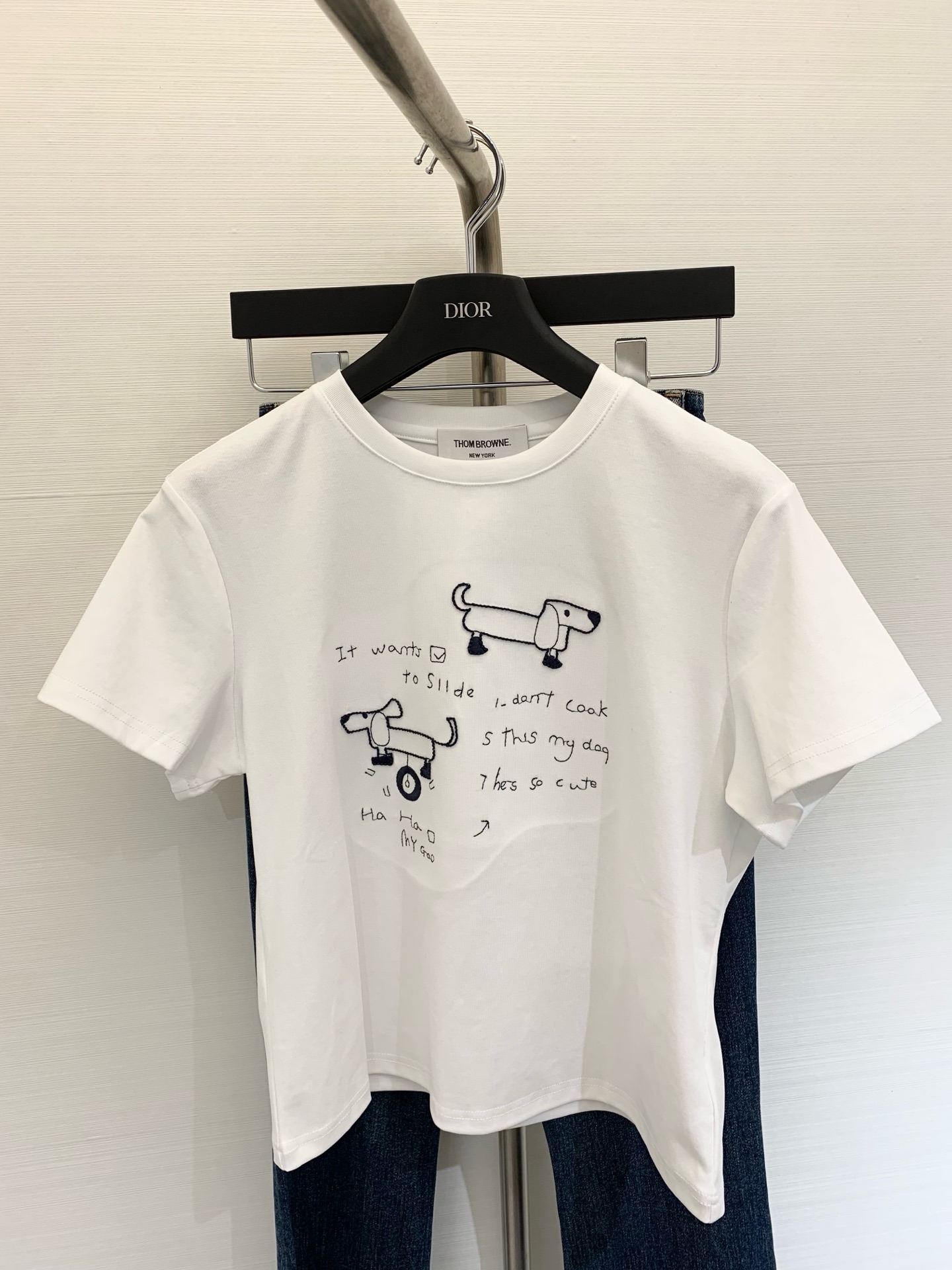 NO:418929,New summer style puppy three-dimensional embroidered pattern shirt slim-fitting small shirt The lower body is very casual with skirt jeans. Temperament slim items. Color gray white. Size, skirts, jeans, alexander wang19860909夏季新款 小狗立体刺绣图案恤 修身小版恤 下半身搭配半裙牛仔裤都很休闲 气质显瘦单品 颜色灰色 白色 码数,,skirts,jeans,alexander wang,Women's clothing