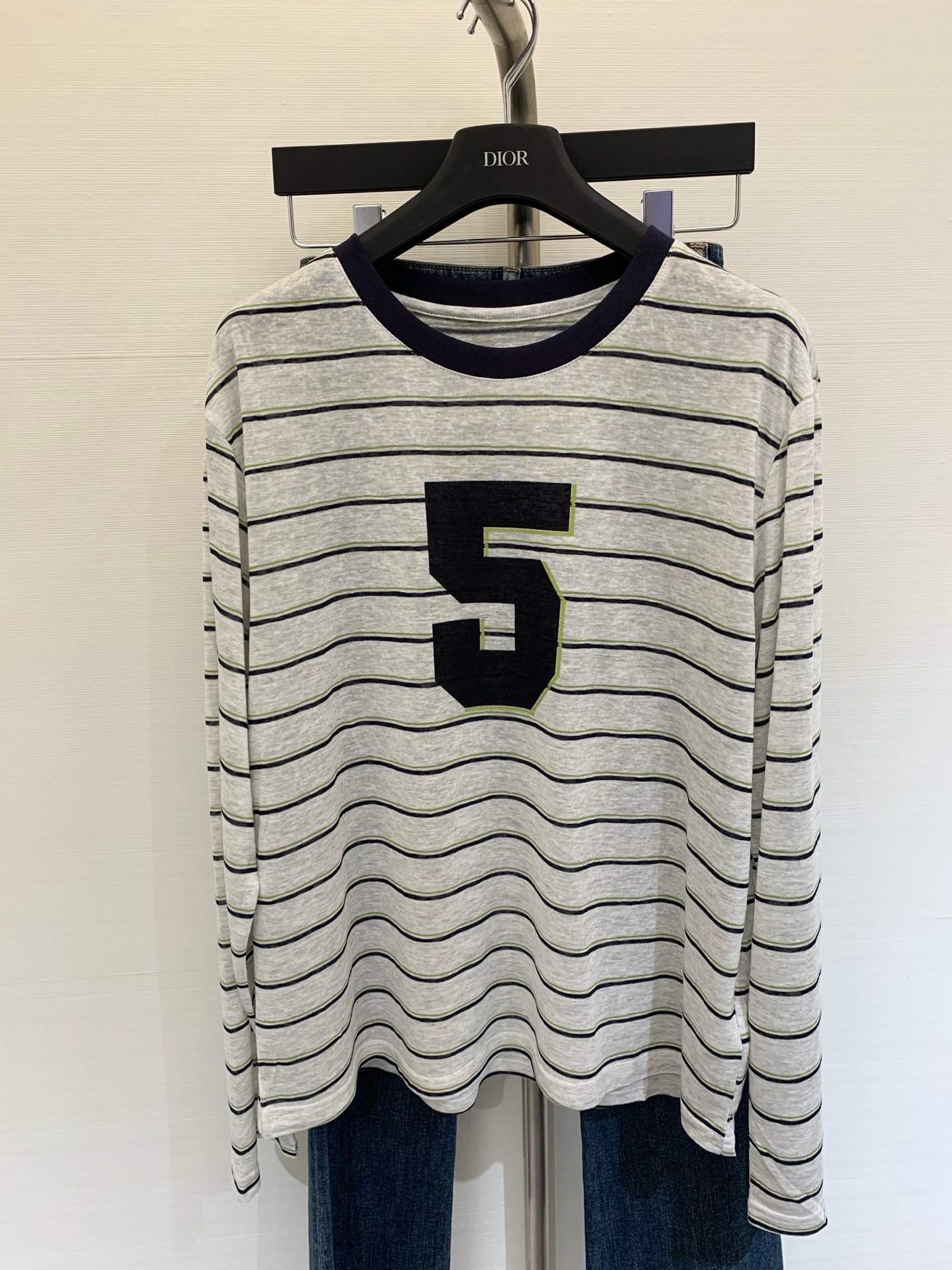 NO:418931,New summer style, comfortable, loose, casual, sun protection long sleeves, lazy stripes, simple, casual and comfortable, thin and transparent pure cotton fabric, refreshing and lazy upper body, cool and cool summer oxygen outfit, SML, alexander wang19860909夏季新款 舒服宽松休闲防晒长袖 条纹慵懒设计 简单随意又舒适 采用薄透的纯棉面料 上身清爽慵懒 夏日清凉氧气穿搭 码数SML,,alexander wang,Women's clothing