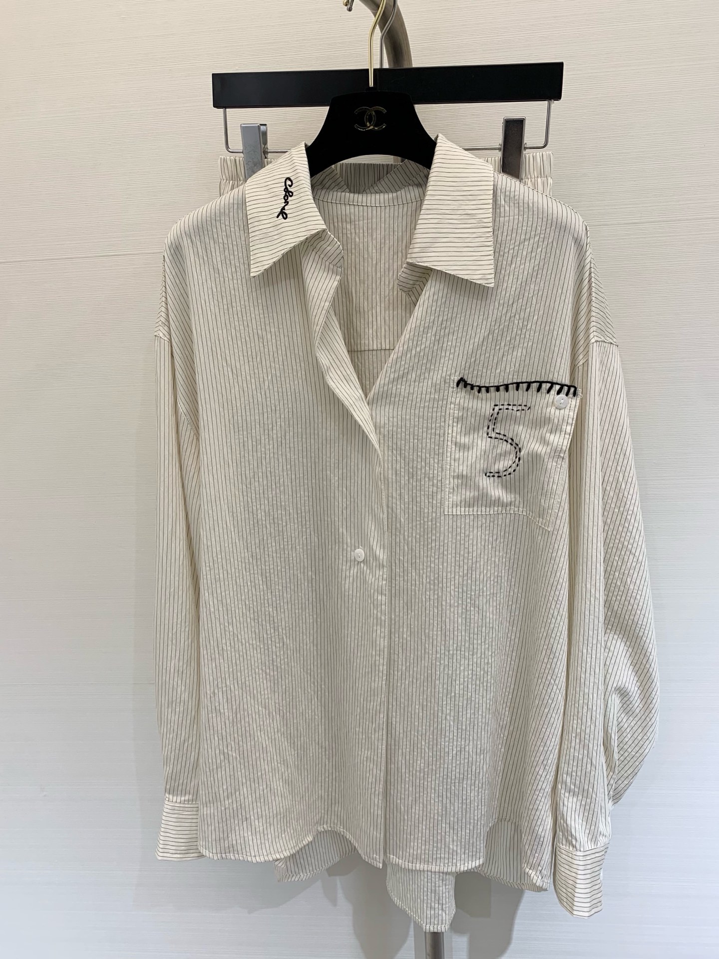 NO:418951,* It is highly recommended that you must wear this issue in summer. Customized silk cotton and linen material. The upper body is super comfortable. The shirt is highly inclusive. Paired with elastic waist shorts. A set of free and brain-free upper body is comfortable and slimming. It is not picky about people at all. It is super popular for summer travel and walks. It is sun-proof and has a relaxing feeling. Size, shorts, shirts, alexander wang.19860909*  夏季强烈推荐本期必带的套装 定制的天丝棉麻薄料 上身超级舒服 衬衫包容性强 搭配松紧腰头短裤 一套不费脑搭配 上身舒适显瘦 完全不挑人穿 夏日出游遛弯都超级 日常又防晒 自带松弛感 码数,,shorts,shirts,alexander wang,Women's clothing