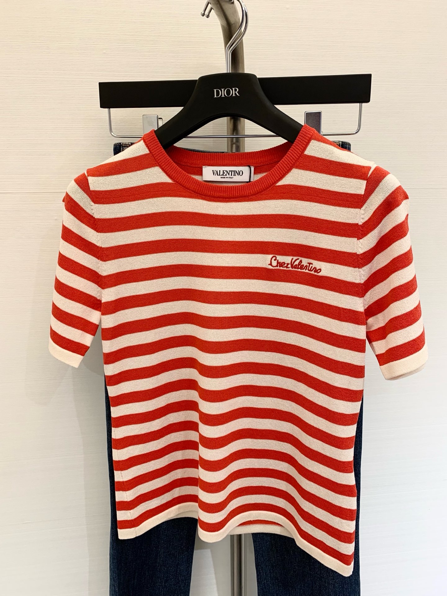 NO:420821,* New summer style, classic striped embroidered English letter knitted short sleeves. Integrated into short sleeves, you can match with a shirt layered or single-wear to interpret the lazy atmosphere. The two-color stripes are like wearing spring and summer on the body. The small round neck design makes it easy to wear to create a high-end feeling. The design breaks the dullness, the touch is soft and comfortable, skin-friendly and breathable. You can easily control the college style and Maillard style, which can be salty or sweet!  This top is not only good-looking, but also versatile and practical. It can be easily controlled for daily commuting or date traveling. It is definitely a must-have item in the closet. Color is hidden blue, red, code number, Shirts, T-shirt, alexander wang19860909*  夏季新款 经典条纹刺绣英文字母针织短袖 融入短袖中,可搭配衬衫叠穿或单穿演绎慵懒氛围感,二色条纹就像把春夏穿在身上,小圆领设计,轻松穿出高级感,设计打破沉闷,触感柔软舒适,亲肤透气,学院风、美拉德风格都能轻松驾驭,可盐可甜！这件上衣不仅颜值在线,而且百搭实穿,无论是日常通勤还是约会出游都能轻松驾驭,绝对是衣橱里的必备单品 颜色藏蓝 红色 码数,,shirts,T-shirt,alexander wang,Women's clothing