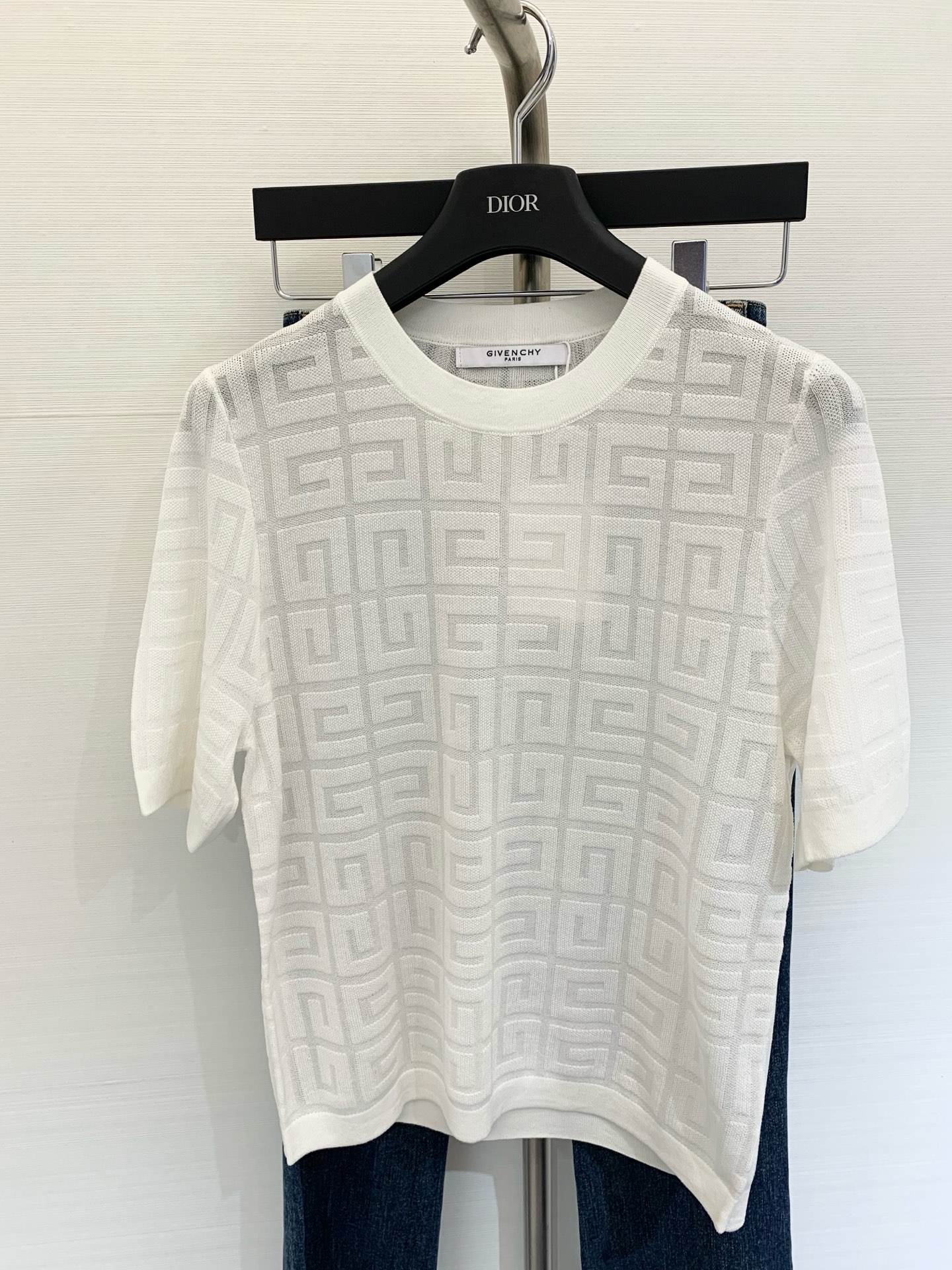 NO:420833,New summer style round neck knitted short sleeves made of wool mulberry silk blend fabric. The upper body is cool, silky and breathable. Color white. Black. Size, T-shirt, alexander wang.19860909夏季新款 圆领针织短袖 采用羊毛桑蚕丝混纺面料 上身冰爽丝滑透气 颜色白色 黑色 码数,,T-shirt,alexander wang,Women's clothing