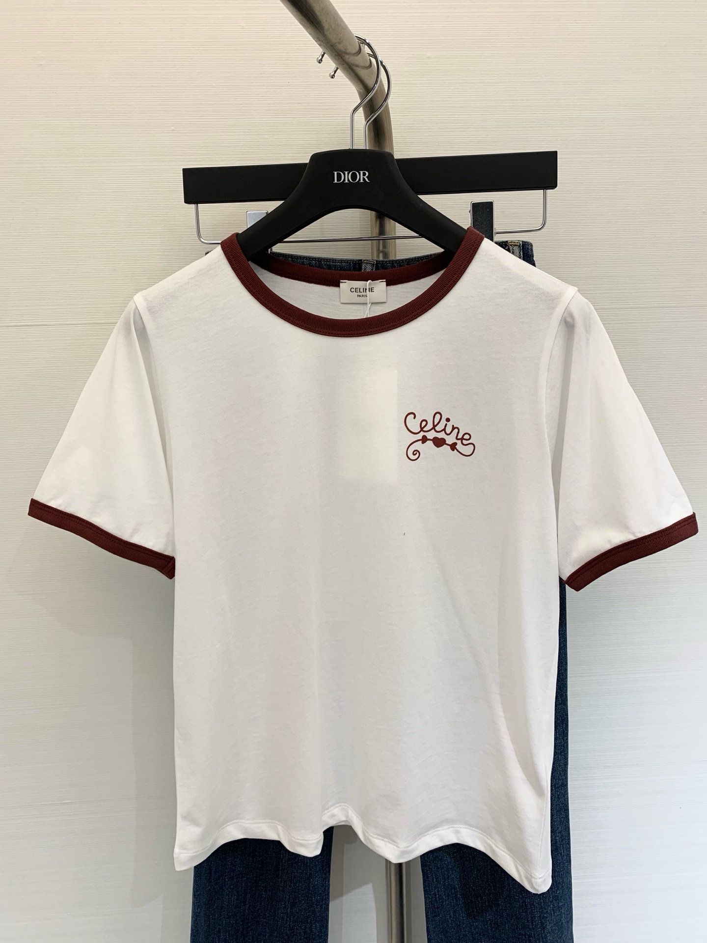 NO:417734,Celine 2025 summer new round neck printed T-shirt contrasting thread edging technology age-reducing advanced color gray white SML, celine,tees, t-shirt,alexander wang19860909Celine 2025 夏季新款 圆领印花T恤 撞色螺纹包边工艺 减龄高级 颜色灰色 白色 码数SML,,celine,tees，t-shirt,alexander wang,Women's clothing