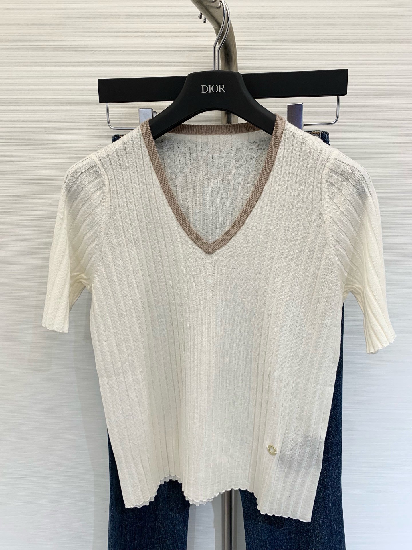 NO:420755,New summer style, pit strip contrast collar knitted short sleeves, classic hardware round buckles on the hem, high-end simple items, color gray, orange, white, size, T-shirt, alexander wang19860909夏季新款 坑条撞色领针织短袖 下摆经典五金圆扣 高级简约单品 颜色灰色 橘色 白色 码数,,T-shirt,alexander wang,Women's clothing