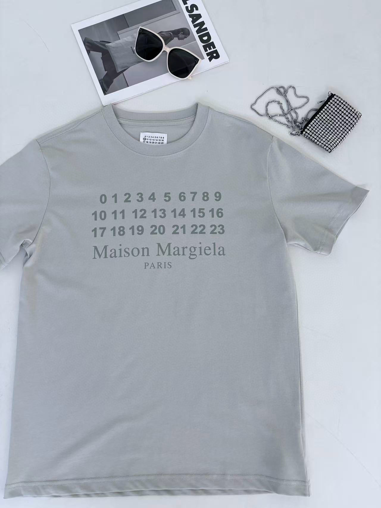 NO:420706,New summer style, alphanumeric calendar printed short-sleeved loose shirt, same style for men and women, neutral style, overall loose style, upper body covers flesh and makes it look slim and green, without any sense of restraint, comfortable to wear, especially suitable for long-term daily wear!  The front piece 'character' printed pattern is personalized and vivid and full of atmosphere. It is easy to wear. Number of numbers, T-shirt, alexander wang19860909夏季新款 字母数字日历印花短袖宽松恤 男女同款中性风 整体是宽松的版型 上身遮肉显瘦绿色 不会产生束缚感 穿着舒适 尤其适合日常长时间穿着！前片'字”印花图案 个性又生动充满氛围感 怎么都好穿的 码数,,T-shirt,alexander wang,Women's clothing