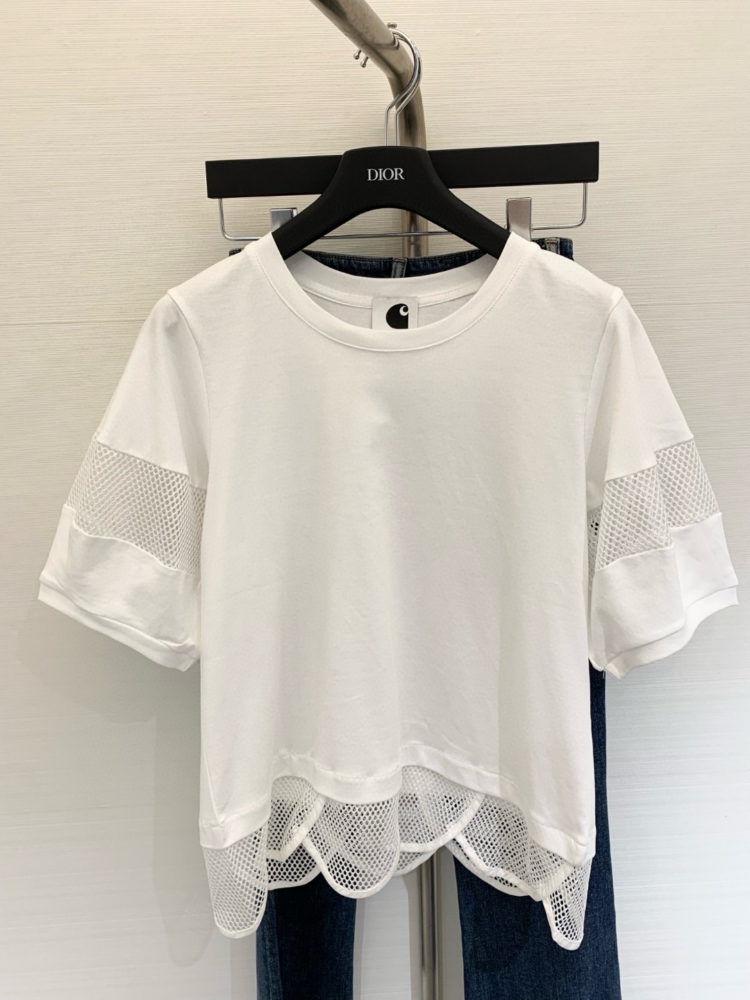 NO:425165,New summer style loose mesh splicing shirt, large style not picky, continue the style of classic splicing mesh, the lower body looks very good at random matching, color black white, size, alexander wang19860909夏季新款 宽松网纱拼接恤 大版型不挑人 延续家经典拼接网纱的风格 下半身随意搭配都很好看 颜色黑色 白色 码数,,alexander wang,Women's clothing