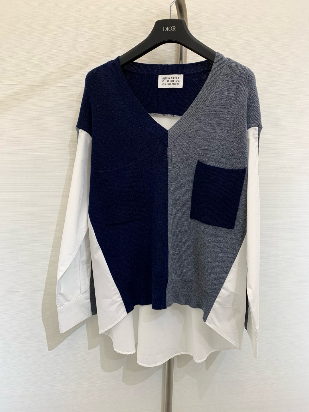 NO:425190,New early spring style, two-piece knitted shirt with contrasting color splicing design, loose style makes it look slim and age-reducing, and the upper body is very effective. Number of sizes, alexander wang19860909早春新款 拼接假两件针织衬衣,撞色拼接设计拉满了,宽松版型显瘦又减龄,上身效果很好 码数,,alexander wang,Women's clothing