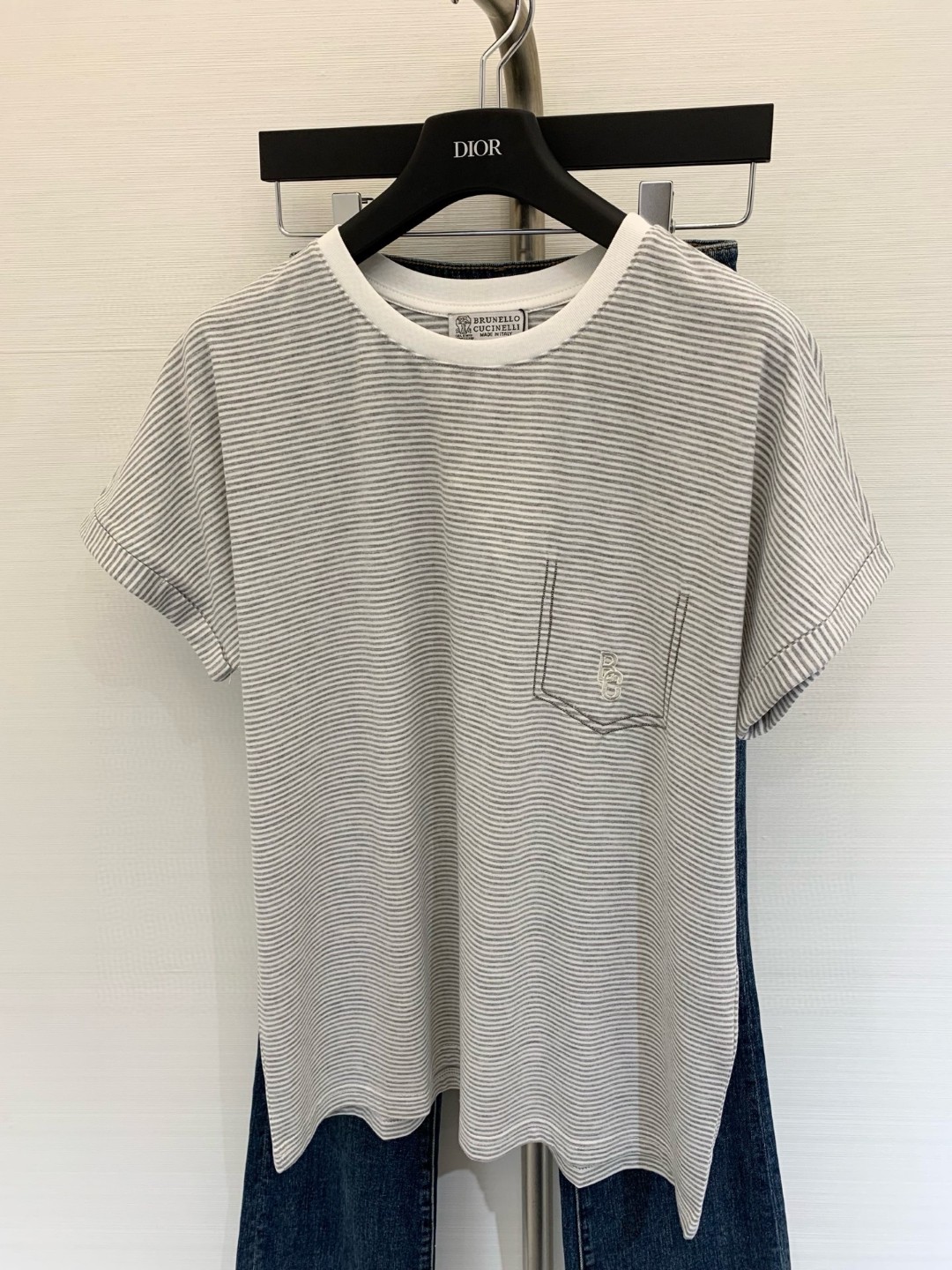 NO:425198,New summer style striped embroidered shirt loose-fitting bat sleeve design striped control must be included light gray color to show skin tone High-end simple must-have artifact Number of codes, alexander wang19860909夏季新款 条纹刺绣恤 宽松版型蝙蝠袖设计 条纹控必入 浅灰色系更显肤色 高级简约必备神器 码数,,alexander wang,Women's clothing