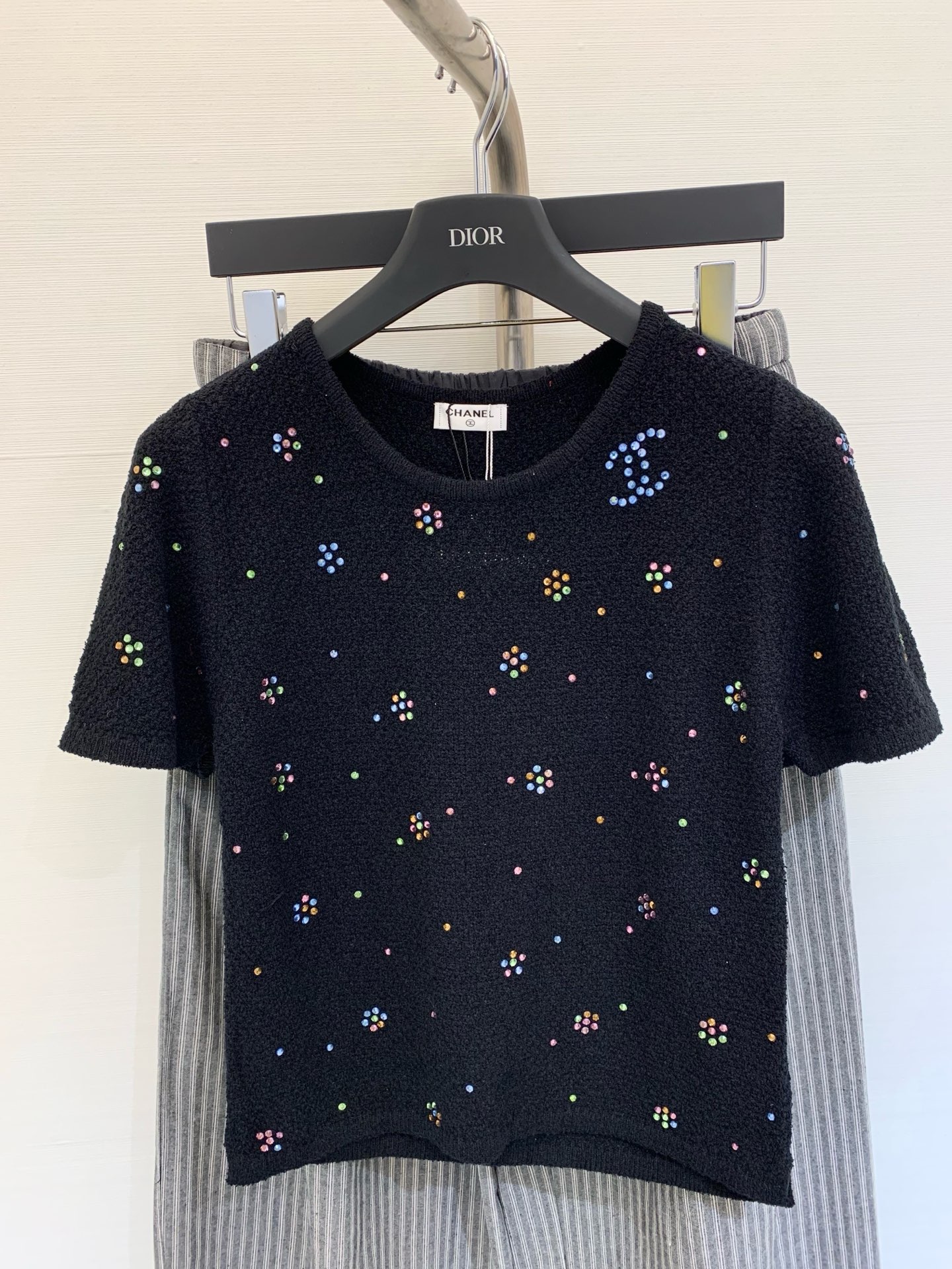 NO:427524,New summer model with diamond design round neck knitted short sleeves Heavy industry model full of high-end color white black code number, T-shirt, alexander wang19860909夏季新款 钻花设计圆领针织短袖 重工款 高级感满满 颜色白色 黑色 码数,,T-shirt,alexander wang,Women's clothing