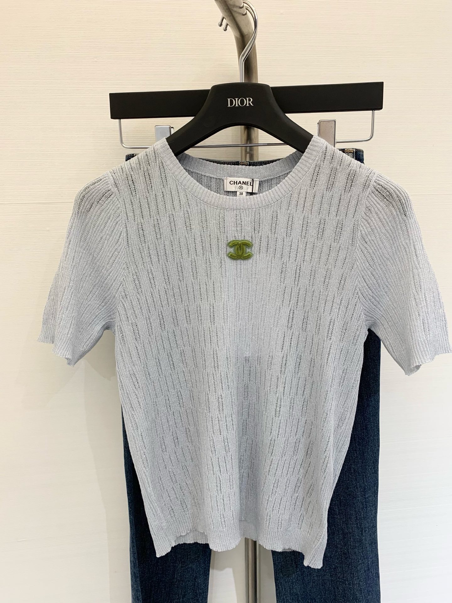 NO:426845,New summer style round neck knitted short sleeves Customized wool tinsil hollow fabric refreshing and breathable The double contrasting design on the chest is very high-end Color blue gray Light blue White Size number, T-shirt, alexander wang19860909夏季新款 圆领针织短袖 定制羊毛天丝镂空面料 清爽透气 胸前双撞色设计非常高级 颜色蓝灰 浅蓝 白色 码数,,T-shirt,alexander wang,Women's clothing