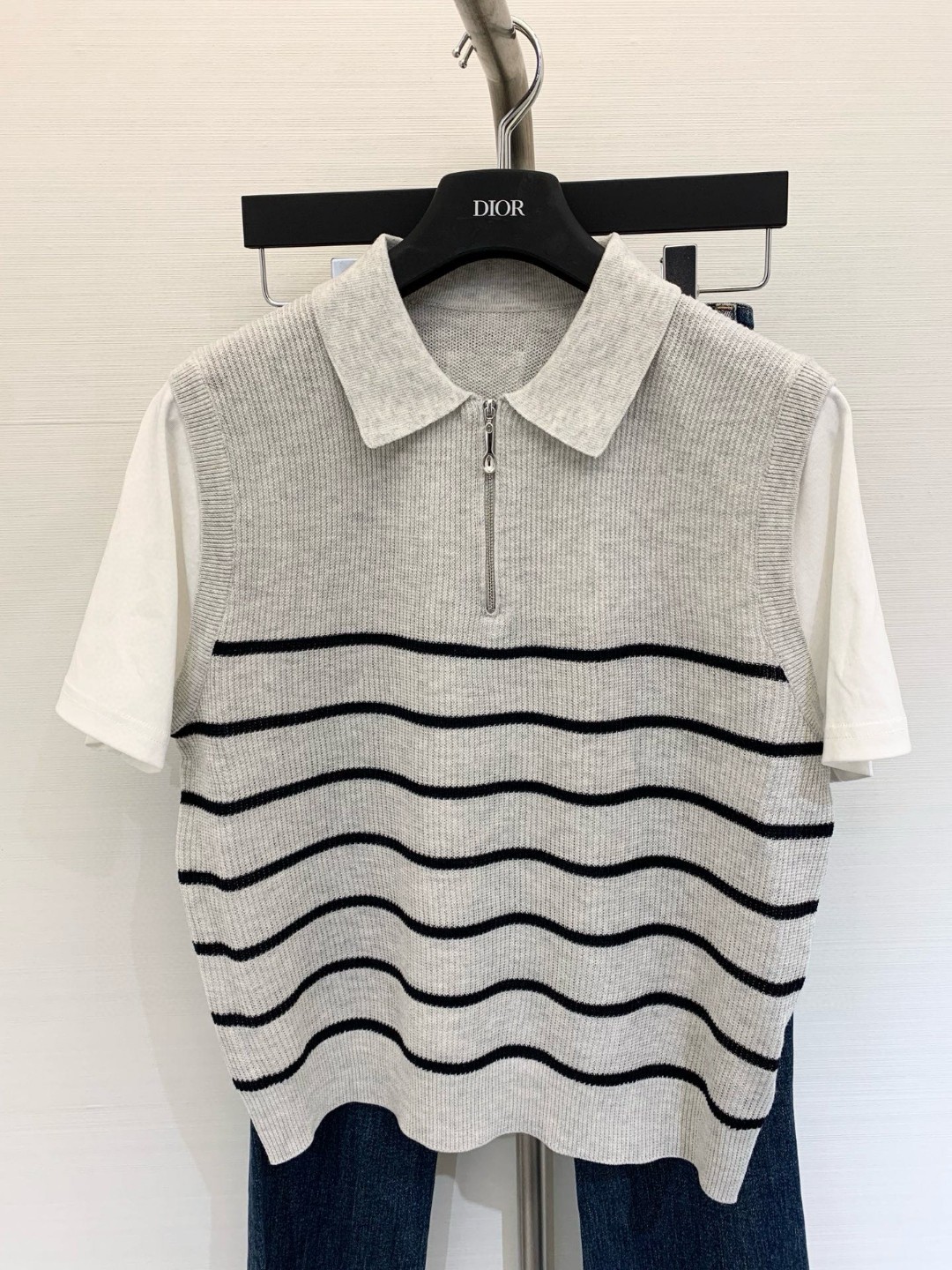 NO:433423,New summer style, spliced ​​fake two-piece knitted short sleeves, thin design is very suitable for summer, four-point positioning behind the back highlights the brand tone, simple and high-end color gray, hidden blue, code number, T-shirt, alexander wang19860909夏季新款 拼接假两件针织短袖 薄款设计非常适合夏天 背后四点定位彰显品牌调性 简约又高级 颜色灰色 藏蓝 码数,,T-shirt,alexander wang,Women's clothing