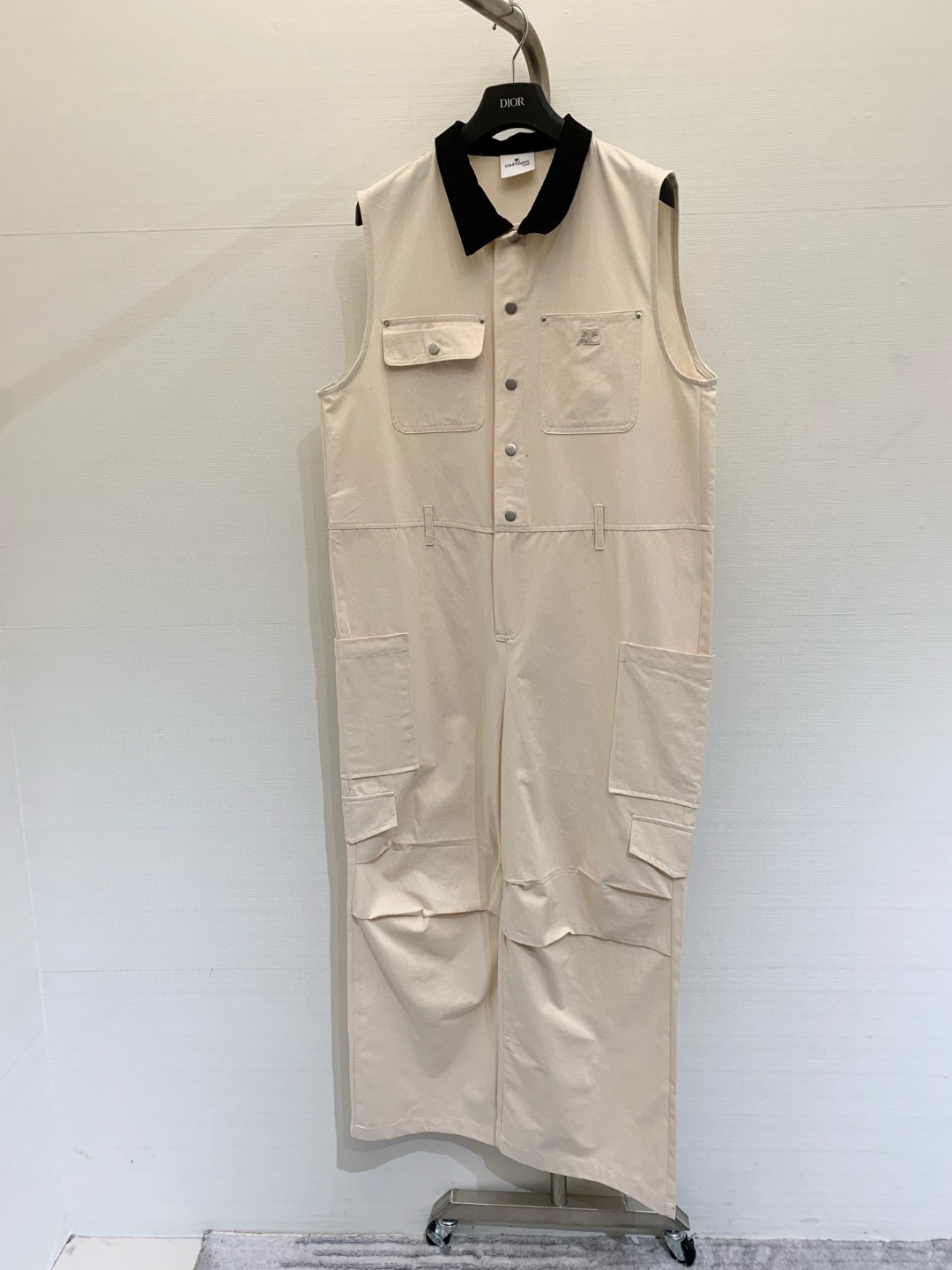 NO:433418,* New early spring style, new contrasting lapel jumpsuits, cool and cool vest vest, workwear, lazy and casual silhouette~ The lower body wide-leg pants are inclusive and not picky, and it is easy to control!  Super comfortable work jumpsuits lazy people must go through and save the thought of matching and easy to go out in one piece~ Size, alexander wang19860909*  早春新款 新款撞色翻领连体裤 酷飒调的马甲背心工装感廓形慵懒随性～下半身阔腿裤型包容性强不挑人穿轻松驾驭！超舒适的工装连体裤懒人必入省去搭配的心思一件轻松出街～ 码数,,alexander wang,Women's clothing