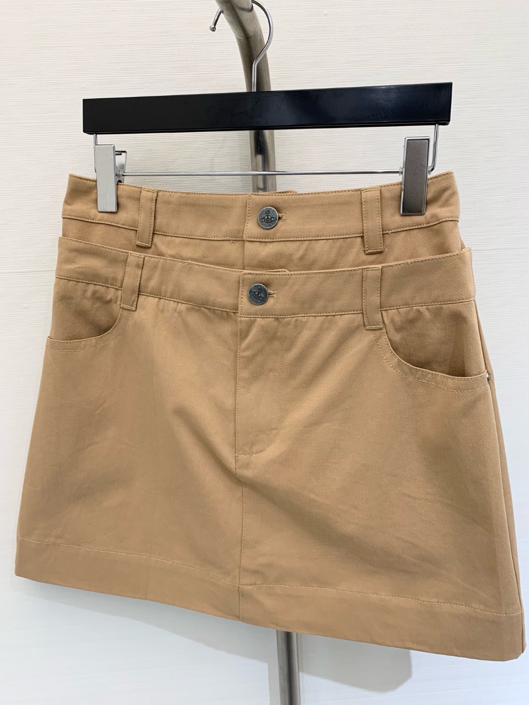 NO:433429,Queen Mother of the West, new summer style, heavy industry double waist skirt, uses high-end customized fabric, which is very comfortable to wear, conventional design, good inclusiveness, color system adds visual charm, and the pattern of the pants will be very delicate, which is a very good fabric. The cloth surface is soft and the feel is very smooth, making it a favorite choice for everyone. Color khaki gray-green Size, skirts, alexander wang19860909西太后  夏季新款 重工双腰头半裙 采用高端定制面料,质感穿起来非常舒适,常规设计,包容性好,色系增添视觉魅力,而且裤子的纹路会非常细腻,是非常好的面料 布面光泽柔和,手感也非常细滑,成为众人最爱的选择 颜色卡其色 灰绿色 码数,,skirts,alexander wang,Women's clothing