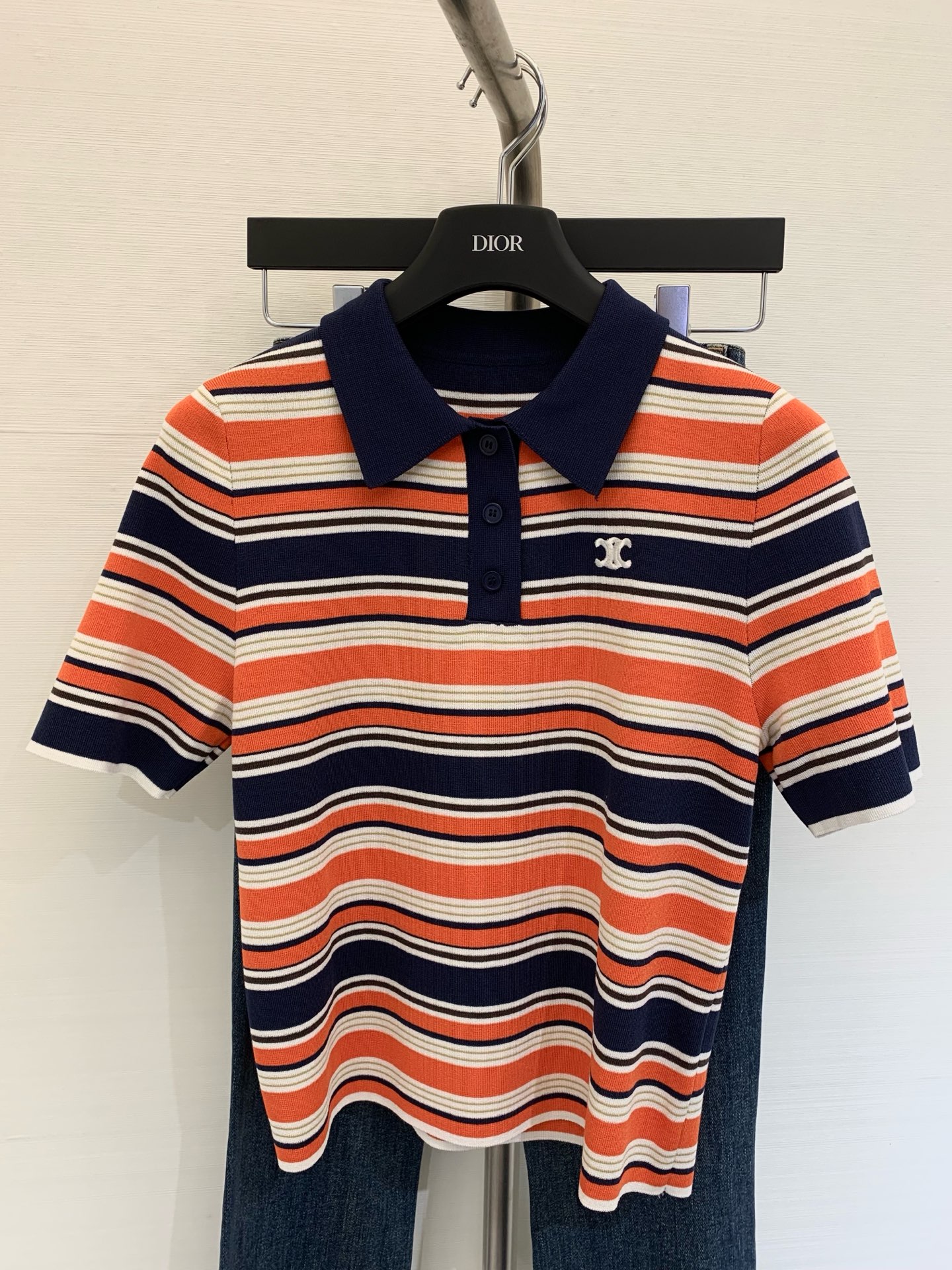 NO:433472,Celine 2025 summer new model POLO collar three-button striped knitted short sleeves Custom knitted cotton fabric Contrast color splicing design Lower body with shorts and skirts are good looking SML, celine, skirts, shorts, T-shirt, alexander wang19860909Celine 2025 夏季新款 POLO领三粒扣条纹针织短袖 定制针织棉面料 撞色拼接设计 下半身搭配短裤半裙都好看 码数SML,,celine,skirts,shorts,T-shirt,alexander wang,Women's clothing
