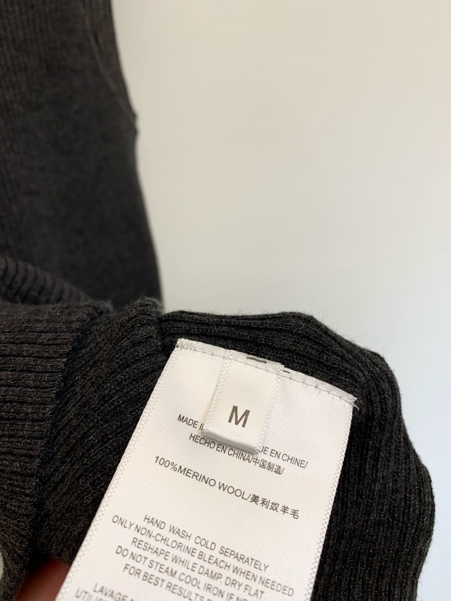 𝐁𝐂 
𝟐𝟎𝟐𝟓 夏季新款 珠链丝毛针织背心 𝟏𝟔针𝟏𝟎𝟎%美丽诺羊毛 柔软高级 
颜色：白色 杏色 灰