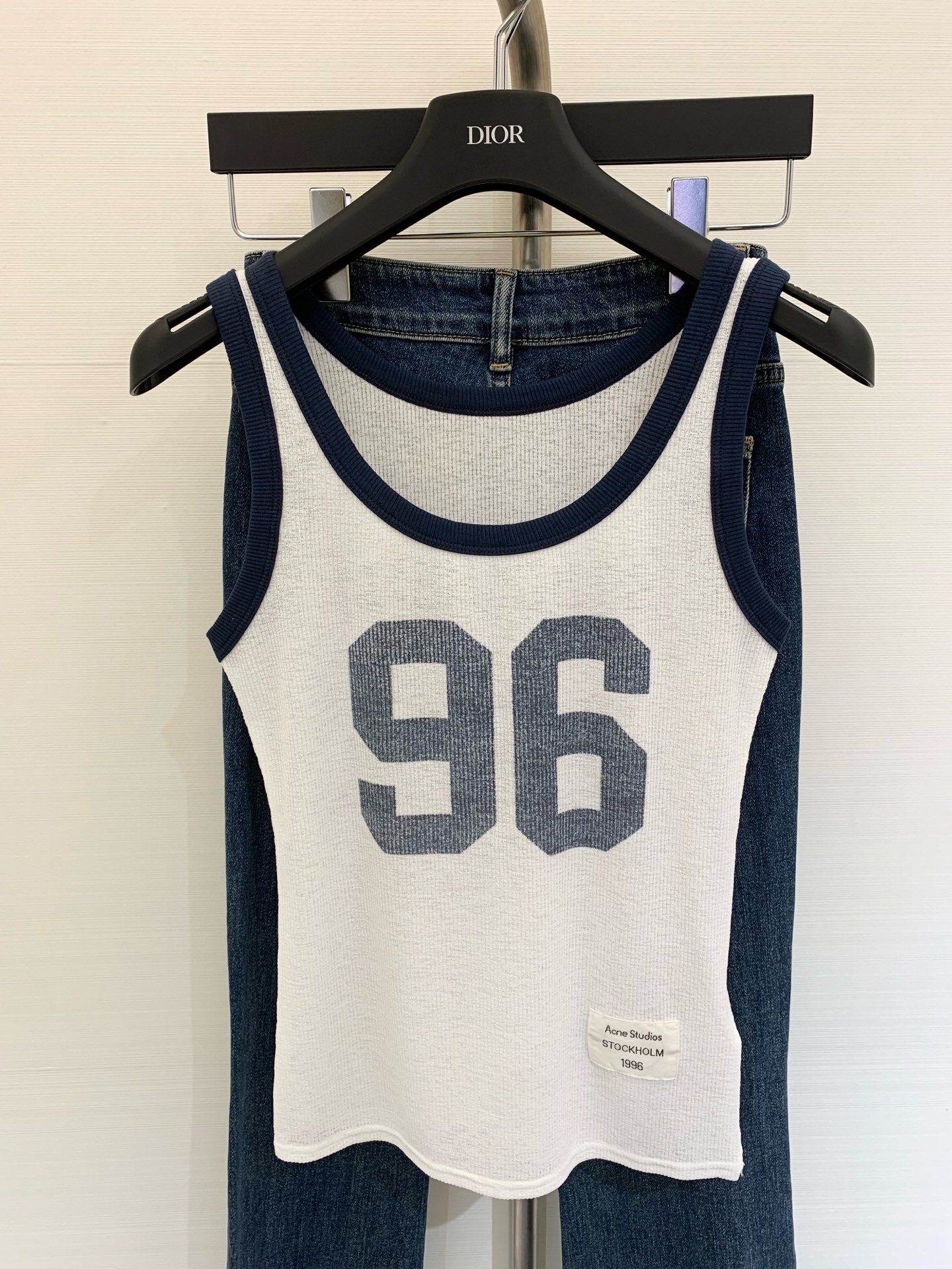 NO:433878,New summer model size printed slim vest, reverse bottom printed design, hem label embellishment, slim fit and age-reducing, the lower body is super casual with jeans, size, jeans, alexander wang19860909夏季新款 号印花修身背心 反底面印花设计 下摆小标点缀 修身减龄 下半身搭配牛仔裤超级休闲 码数,,jeans,alexander wang,Women's clothing