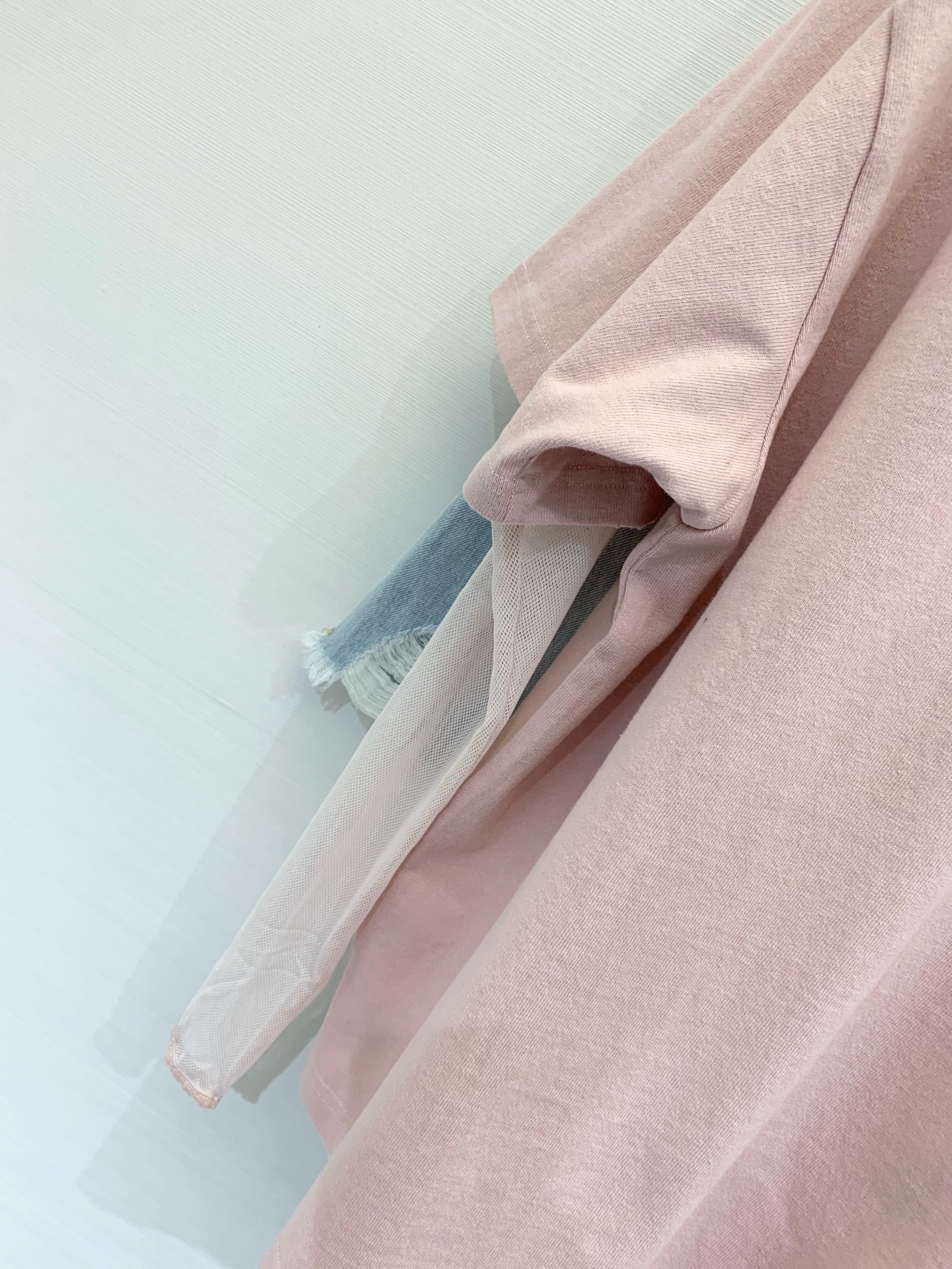 𝐀𝐜𝐧𝐞𝐬𝐭𝐮𝐝𝐢𝐨𝐬 
𝟐𝟎𝟐𝟓 早秋新款 网布长袖印花上衣 
码数：𝐒𝐌𝐋 
