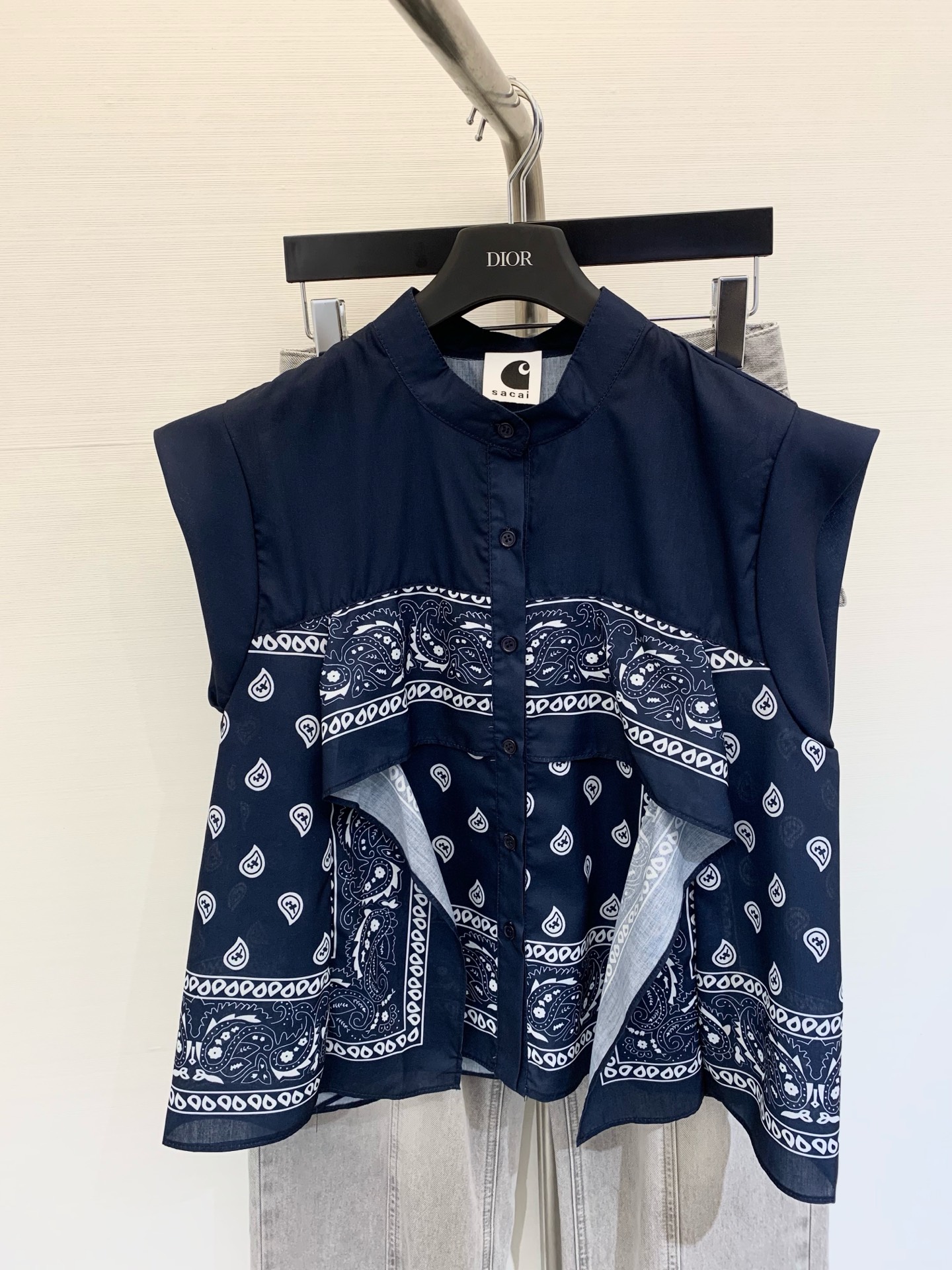 NO:434747,Sacai 2025 new summer style retro print pattern sleeveless top cardigan color hidden blue brown color SML, alexander wang19860909Sacai 2025 夏季新款 复古印花图案无袖上衣开衫 颜色藏蓝 咖色 码数SML,,alexander wang,Women's clothing