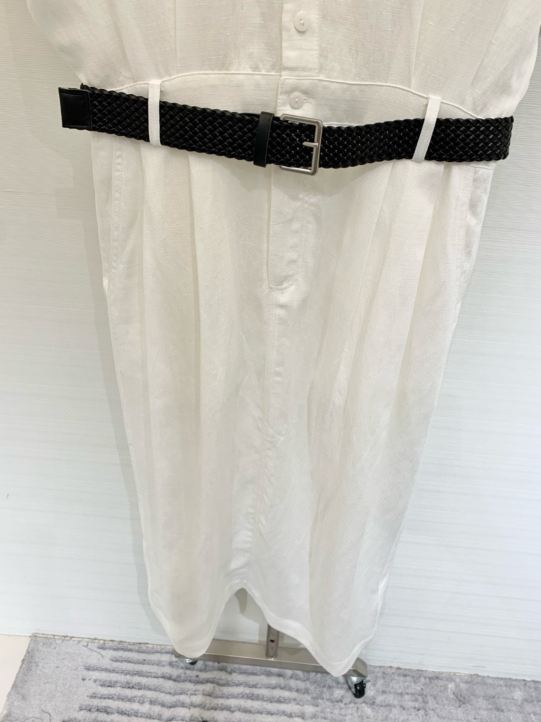 𝐁𝐕 
𝟐𝟎𝟐𝟓 夏季新款 棉麻腰带短袖连衣裙 定制𝐘𝐁棉麻材质 质感舒适透气 搭配菱格皮质腰带 勾勒腰