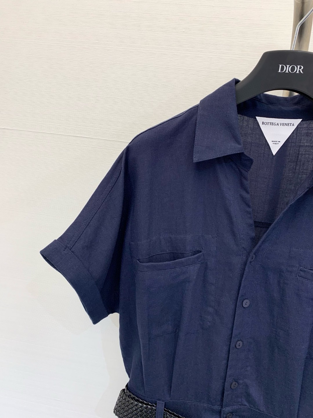 𝐁𝐕 
𝟐𝟎𝟐𝟓 夏季新款 棉麻腰带短袖连衣裙 定制𝐘𝐁棉麻材质 质感舒适透气 搭配菱格皮质腰带 勾勒腰