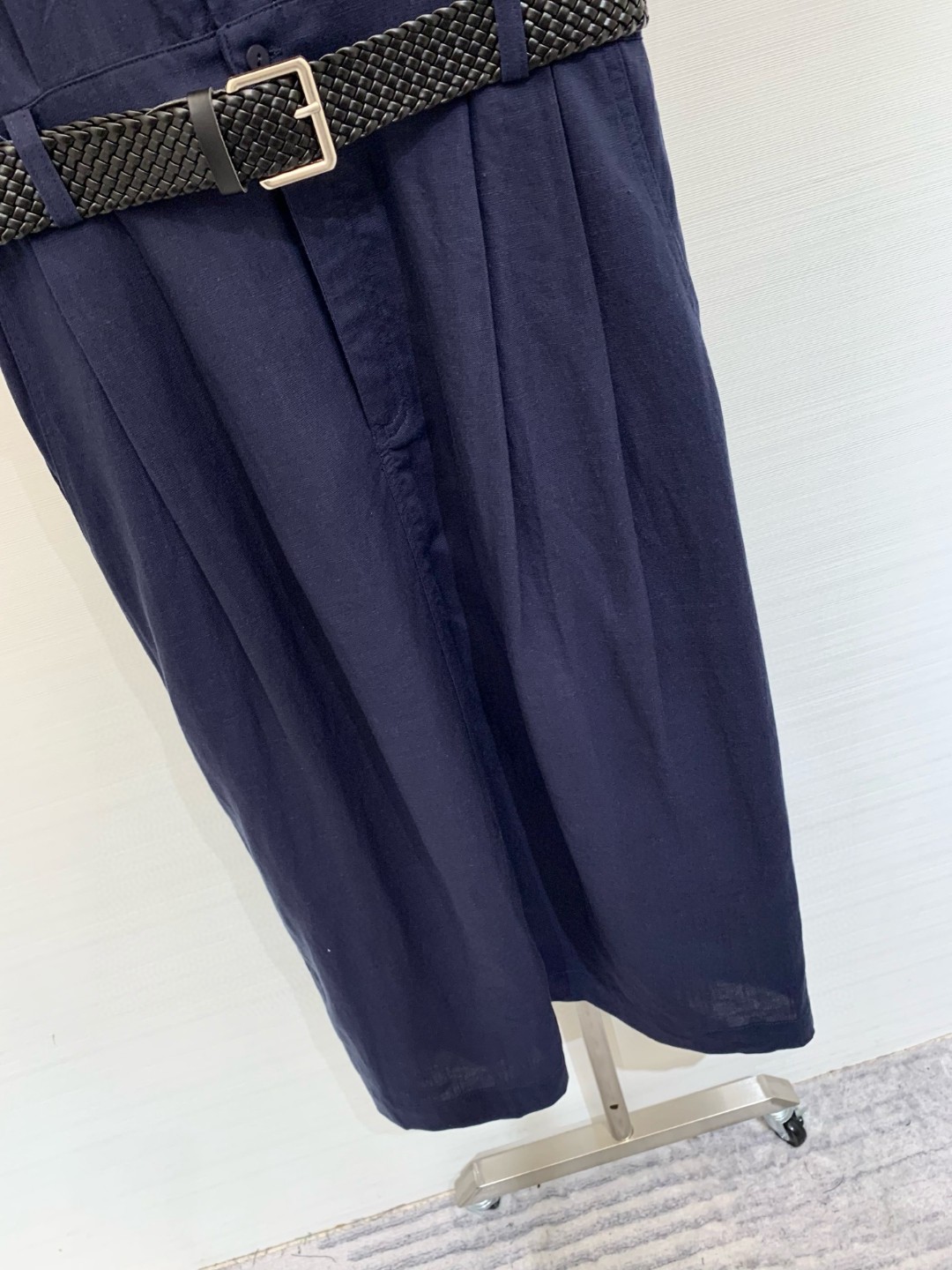 𝐁𝐕 
𝟐𝟎𝟐𝟓 夏季新款 棉麻腰带短袖连衣裙 定制𝐘𝐁棉麻材质 质感舒适透气 搭配菱格皮质腰带 勾勒腰