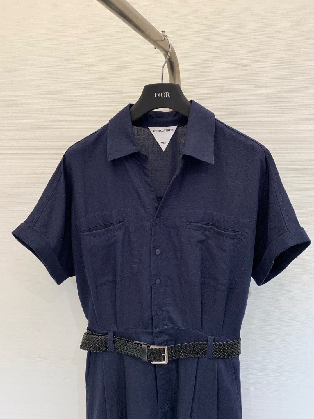 𝐁𝐕 
𝟐𝟎𝟐𝟓 夏季新款 棉麻腰带短袖连衣裙 定制𝐘𝐁棉麻材质 质感舒适透气 搭配菱格皮质腰带 勾勒腰