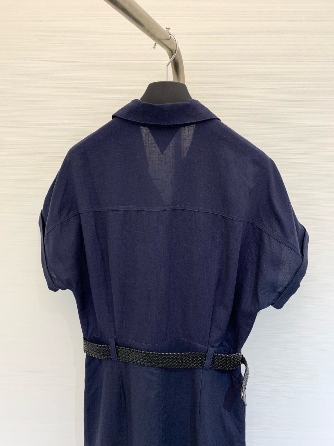 𝐁𝐕 
𝟐𝟎𝟐𝟓 夏季新款 棉麻腰带短袖连衣裙 定制𝐘𝐁棉麻材质 质感舒适透气 搭配菱格皮质腰带 勾勒腰