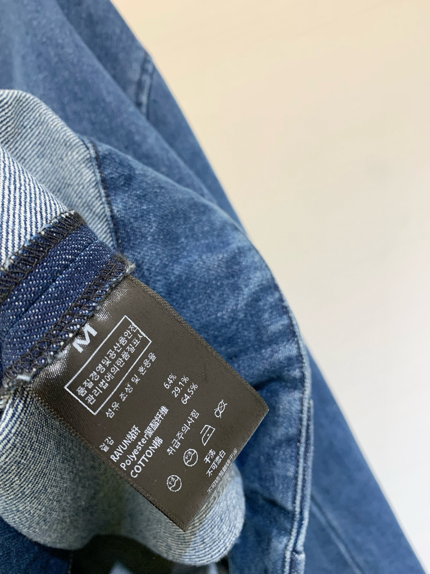 𝐂𝐨𝐮𝐫𝐫𝐞𝐠𝐞𝐬 𝟐𝟎𝟐𝟓 夏季新款 复古撞色𝐏𝐨𝐥𝐨领阔版牛仔外套 双口袋实用性满满 宽松版型显瘦减