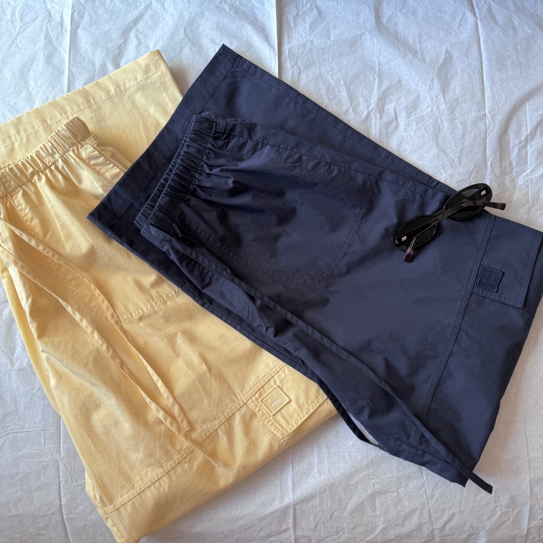 NO:437986,Acnestudios 2025 summer new style, popular AC smiling face design work pants, treasure work pants that are not greasy in spring and summer. The fabric is very light and breathable. The degree to which I want to weld on my legs in summer. Love. Multi-scale double pocket designs on both sides. Customized logo embellishments in the same color. Loose and wide-leg style but not too fat. You can easily look slimming with all figures. The waist elastic waist drawstring design is very inclusive. The fixed-dye chicken yellow is so beautiful that it looks just right. The color matching must-have items in hot summer. Age-reducing slackness. The fashionable and versatile and casual feeling of the navy blue. Two-color SML, acne studios,dior,alexander wang19860909Acnestudios 2025夏季新款 爆款AC笑脸设计工装裤春夏穿不腻的宝藏工装裤 面料非常轻薄透气非常好穿 夏天想焊在腿上的程度 爱了 两侧做了多称双口袋设计 定制的同色系logo标点缀 宽松阔腿版型 但不会过于肥大 各种身材穿都能轻松显瘦 腰部松紧腰抽绳设计包容性很强 定染的小鸡黄太好看了恰到好处的黄色耐看 炎炎夏日彩色搭配必备单品 减龄松弛 藏蓝色时髦百搭休闲感拉满 两色SML,,acne studios,dior,alexander wang,Women's clothing