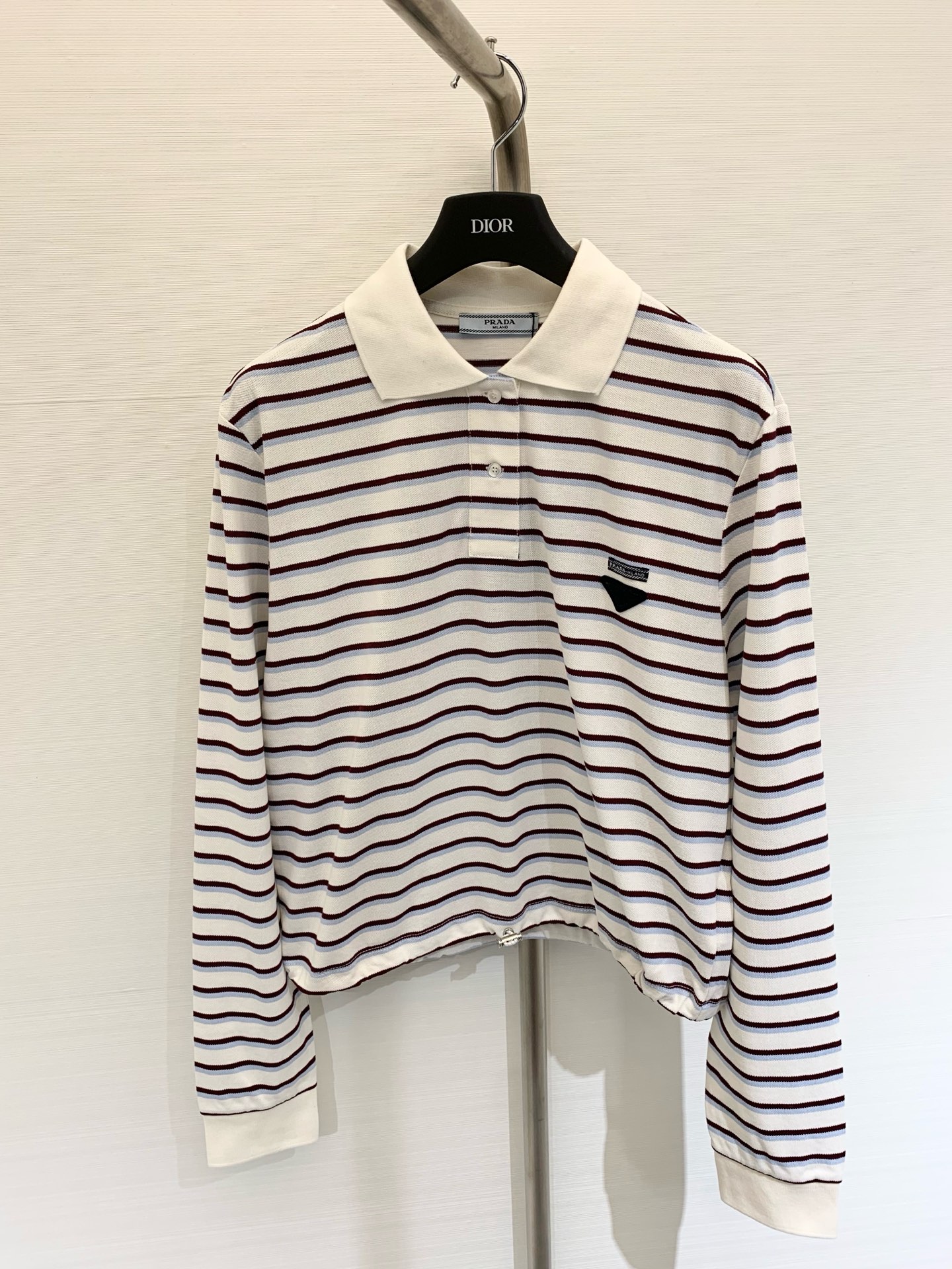 NO:439594,Prad* 2025 counter latest Polo collar striped long sleeves yb custom bead floor cotton 1:1 exquisite brand letter patch embroidery to add fashion style Medela color matching harmonious layering style to interpret the four seasons versatile king style SML, prada, alexander wang19860909Prad* 2025专柜最新 Polo领条纹长袖 yb定制珠地棉 1:1精致品牌字母贴布刺绣 增添时尚格调 美德拉色系搭配和谐 叠搭风演绎四季造型 百搭王炸款 SML,,prada,alexander wang,Women's clothing