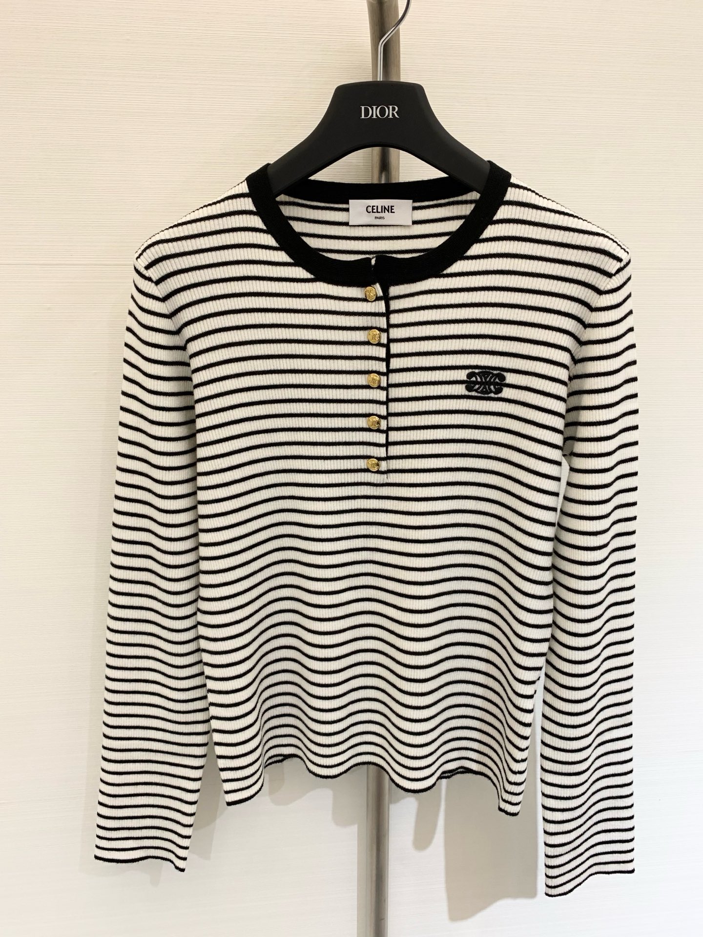 NO:440356,Celine 2025 early autumn new style contrast round neck snap button striped knitted long sleeve wool high version SML, celine, alexander wang19860909Celine 2025早秋新款 撞色圆领按扣条纹针织长袖 羊毛 高版本 SML,,celine,alexander wang,Women's clothing