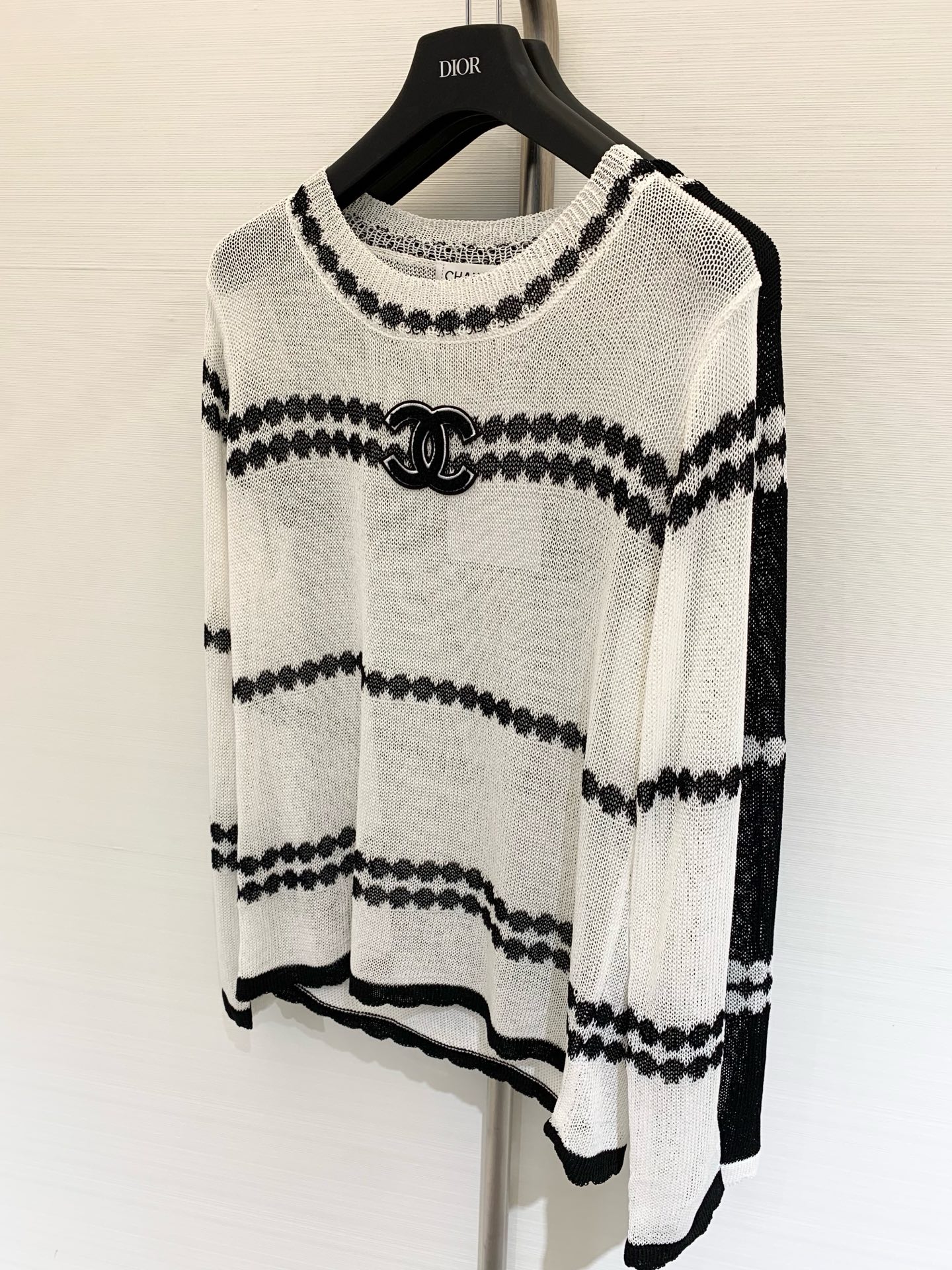 NO:440386,Chanel new style hollow long sleeve logo embellishment and decoration, age-reducing upper body and versatile color //, chanel, alexander wang19860909Chanel 新款 镂空长袖 logo点缀修饰 减龄上身显瘦百搭 色 //,,chanel,alexander wang,Women's clothing