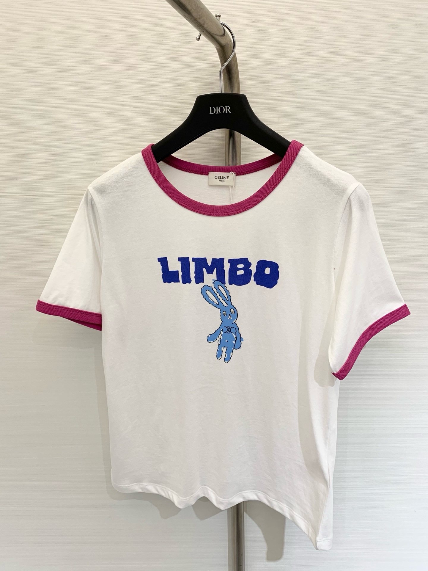NO:440354,Celin* 2025 Children's Fun Series LIMBO Printed T-shirt Exquisite style, huge slim upper body, customization of the latest letter printing process, low-key luxury, fashionable essential items unlock all outfits White Apricot SML,,celine,tees, t-shirt,alexander wang19860909Celin* 2025童趣系列 LIMBO印花T恤 精致版型上身巨显瘦 定制最新字母印花工艺 低调奢华 时髦精必备单品解锁所有穿搭 白色 杏色 SML,,celine,tees，t-shirt,alexander wang,Women's clothing