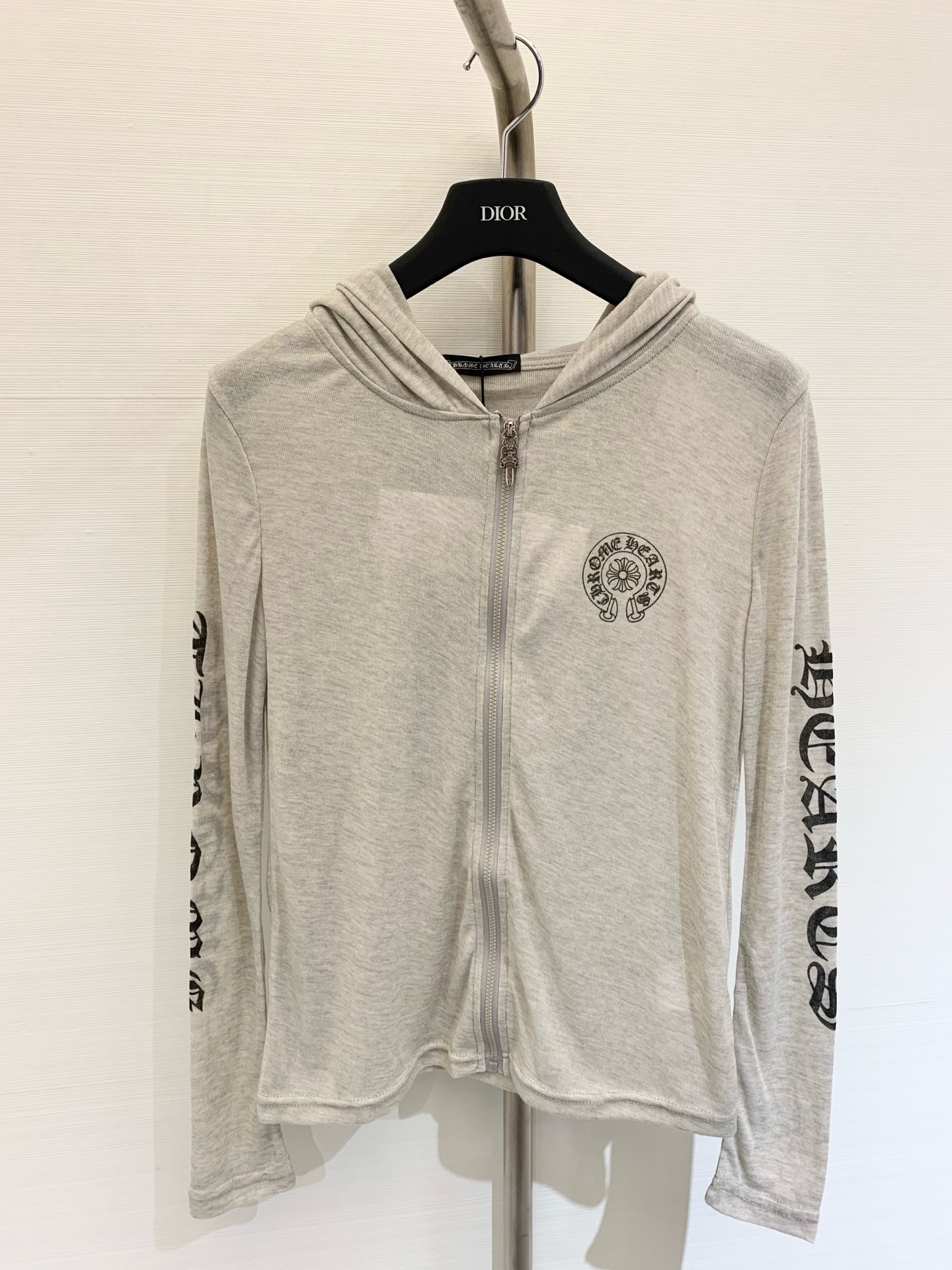 NO:444541,CH Croxin 25 summer new style hooded thin sunscreen cardigan Tennis blend fabric Hooded creates a casual atmosphere, zippers are easy to put on and take off, arm letters and chest patterns make the basic style unique, daily wear on the street and stay at home, fashionable and effortless sml, chrome hearts, hats, alexander wang19860909CH克罗心 25夏季新款 连帽薄款防晒开衫 天丝混纺面料 连帽营造随性氛围,拉链方便穿脱,手臂字母、胸前图案让基础款变独特,日常出街、宅家慵懒穿,时髦不费力sml,,chrome hearts,hats,alexander wang,Women's clothing