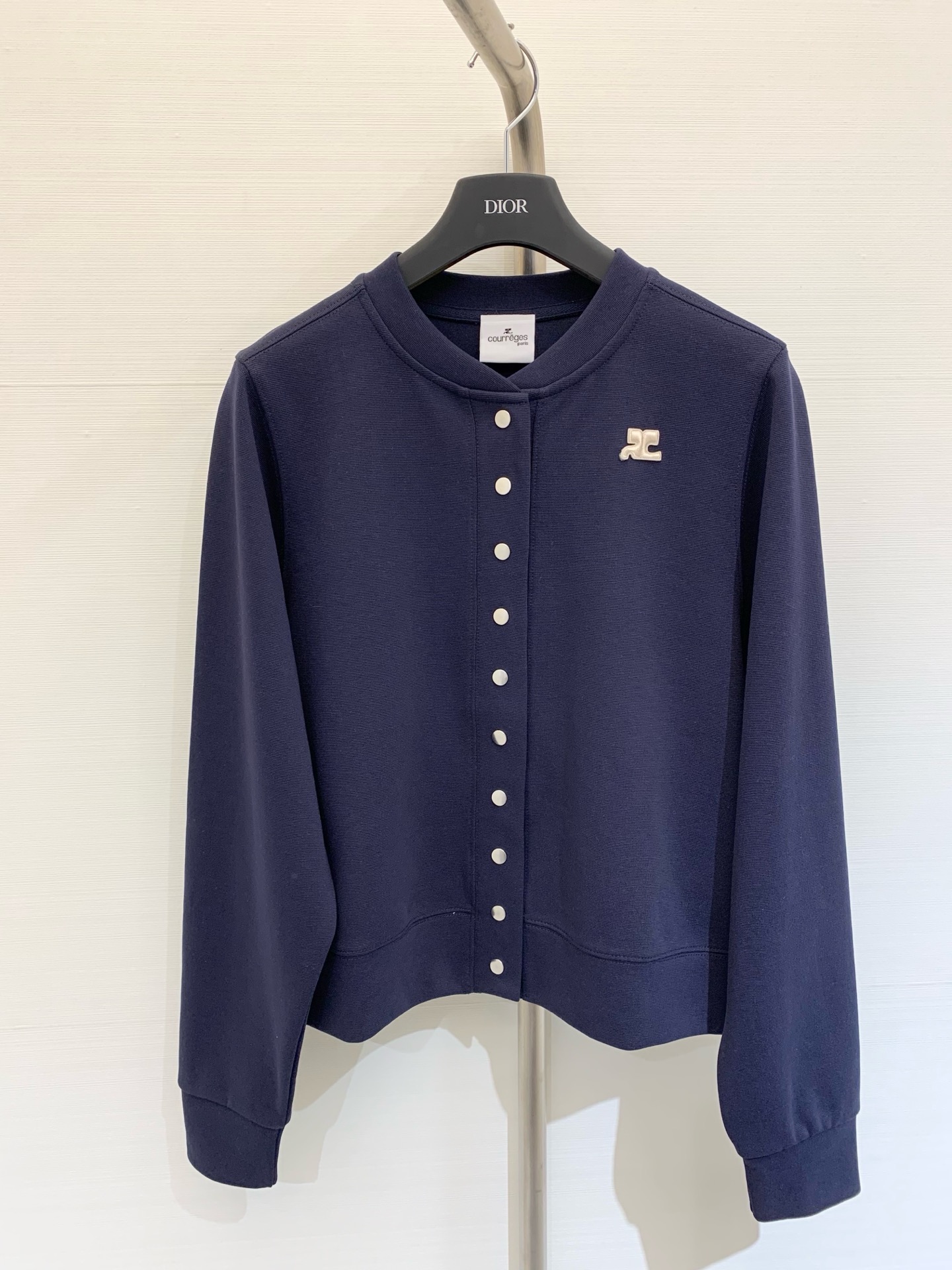 NO:445511,Courreges 25 autumn new style metal button sweatshirt cardigan classic logo embellishment single row metal button design solid color super versatile and strong texture two colors sml, hoodie, sweatshirts, alexander wang19860909Courreges 25秋季新款 金属扣卫衣开衫 胸前经典Logo点缀 单排金属扣设计 纯色超百搭 质感很强 两色sml,,hoodie,sweatshirts,alexander wang,Women's clothing