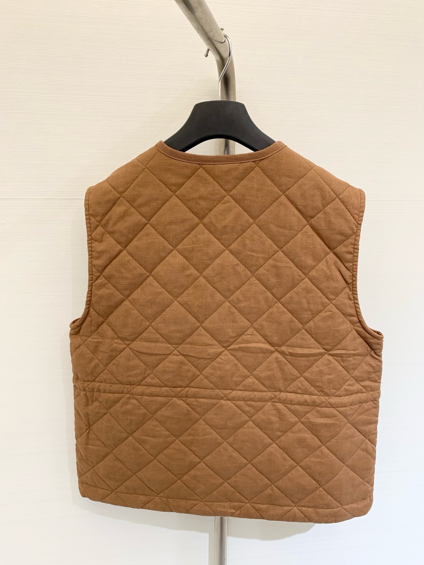 𝐌𝐨𝐧𝐜𝐥𝐞* 𝟐𝟓 秋冬新品 亚麻棉服马甲 减龄小𝐕领菱格设计 云朵般柔软的舒适感𝐲𝐲𝐝𝐬 可甜可盐气