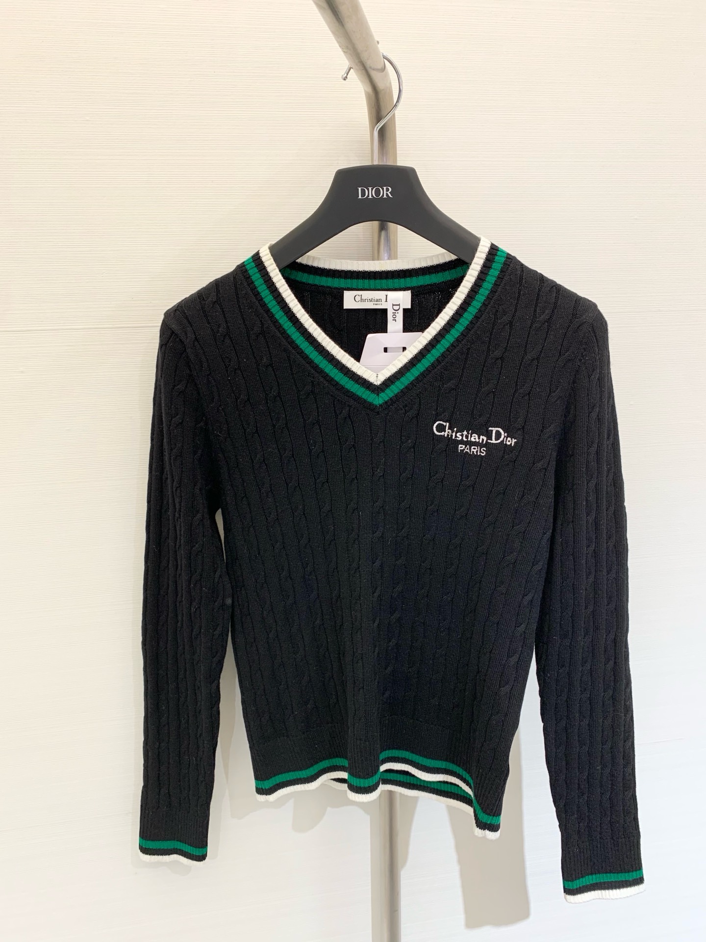 NO:447789,Dior 25ss Contrast color thread knit round neck long sleeves Embroidered letter logo embroidered on the chest, slimming and temperament, age-reducing artifact Two-color sml,,dior,alexander wang19860909Dior 25ss 撞色螺纹针织圆领长袖 胸前刺绣字母Logo点缀 上身显瘦显气质 减龄神器 两色sml,,dior,alexander wang,Women's clothing