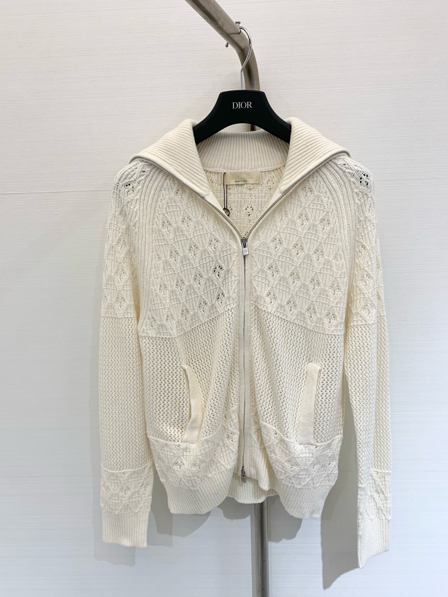 NO:448723,270L 25 early autumn new style solid color hollow turtleneck knitted cardigan custom logo hardware zipper hollow hook style minimalist solid color full of high-end two-color sml, loro piana, alexander wang19860909270L 25早秋新款 纯色镂空高领针织开衫 定制Logo五金拉链 镂空勾花款式 极简纯色高级满满 两色sml,,loro piana,alexander wang,Women's clothing