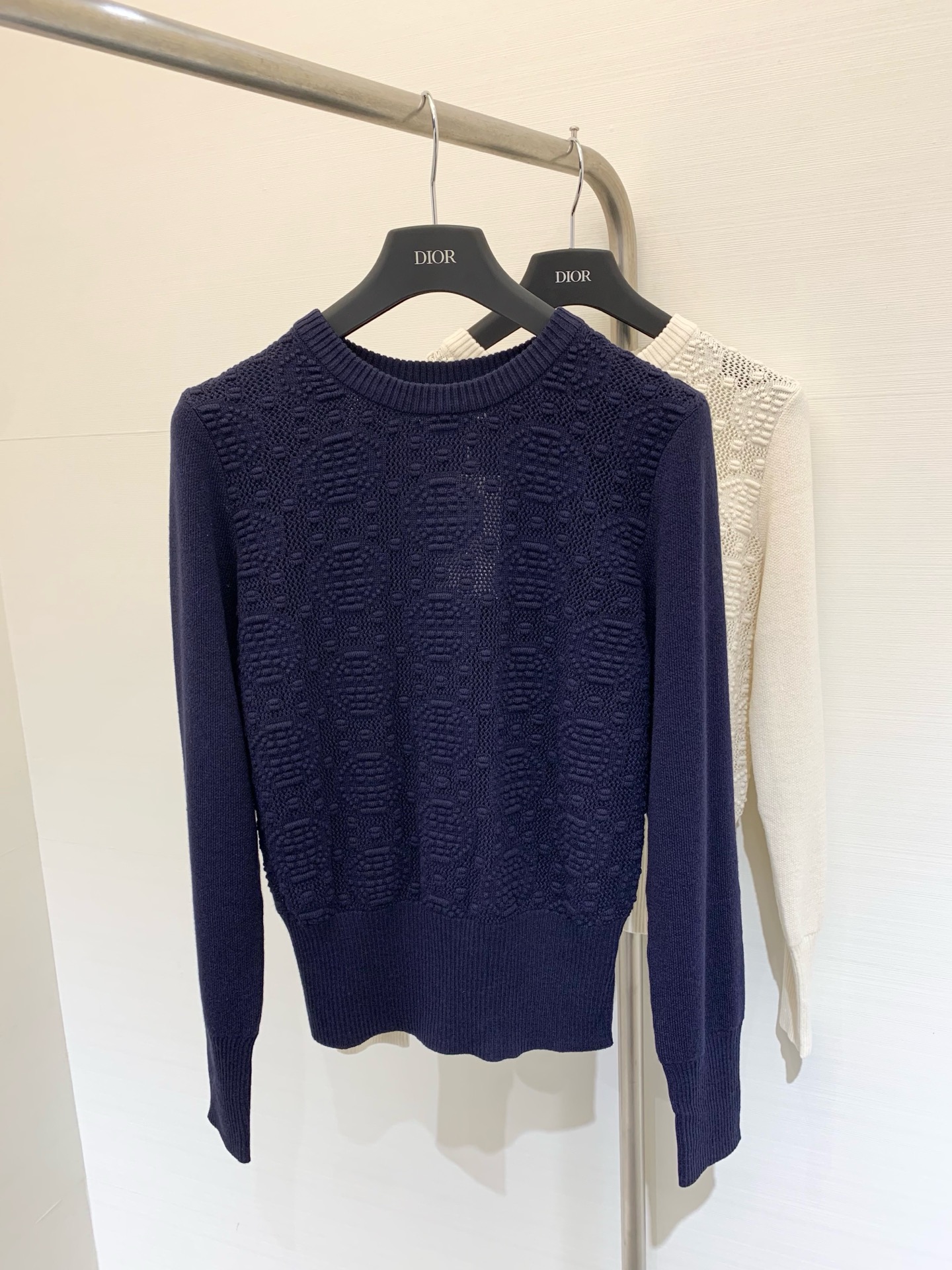 NO:450494,TB early autumn new style, three-dimensional pattern round neck knitted long sleeves, two-color sml,,alexander wang19860909TB 早秋新款 立体花纹圆领针织长袖 两色sml,,alexander wang,Women's clothing