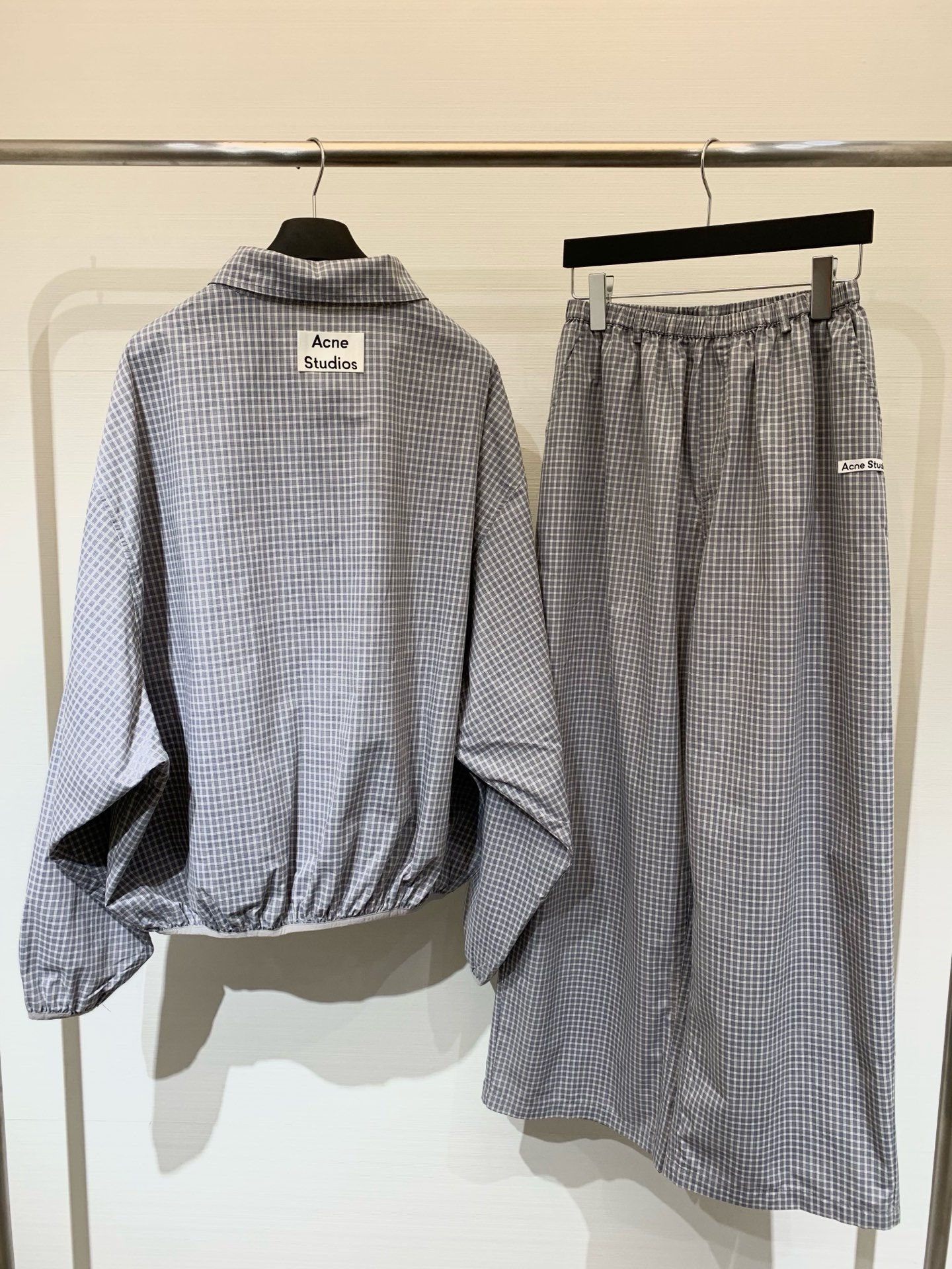 NO:454730,Acnestudios Lazy outfits in early autumn, plaid shirt + trousers suit, customized thin cotton-linen blend fabric, huge breathable and skin-friendly, sweat-free, walking cool buff, pulling the lazy feeling, relaxing ceiling, two colors sml,,acne studios,dior,shirts,alexander wang19860909Acnestudios 早秋慵懒穿搭 格子衬衫+长裤套装 定制薄料的棉麻混纺面料 巨透气亲肤不闷汗 行走的清凉buff 把慵懒感拉满 松弛感天花板 两色sml,,acne studios,dior,shirts,alexander wang,Women's clothing