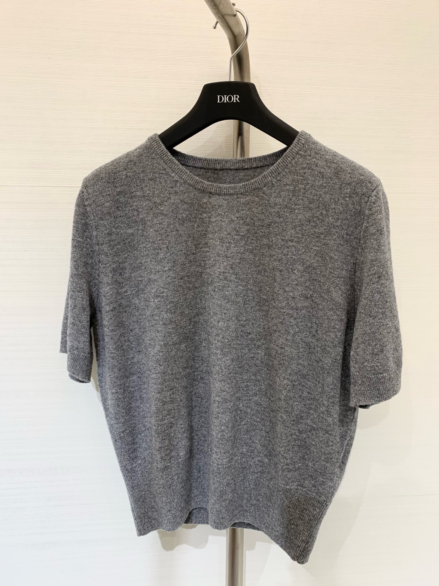 NO:454731,MM6 early autumn new style, four-corner stitching round neck knitted short sleeves, yb custom wool, classic four-corner stitching sweater, incorporating modern style, pioneering personality, can be matched with skirts or jeans, elegant and atmospheric three-color sml,,masion margiela,skirts,jeans,T-shirt,alexander wang19860909MM6 早秋新款 四角缝线圆领针织短袖 yb定制绵羊毛 经典四角缝线针织衫 融入现代派的优雅风范 先锋的个性 可配搭裙装或牛仔裤 优雅大气 三色sml,,masion margiela,skirts,jeans,T-shirt,alexander wang,Women's clothing