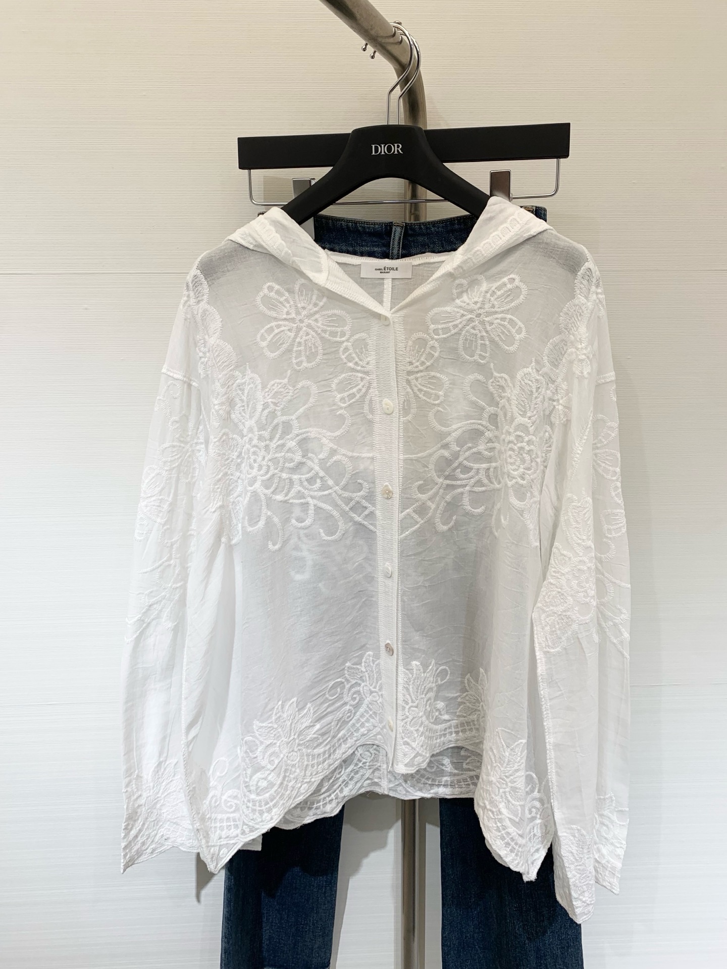 NO:457961,IsabelMarant 25 summer new style hooded lace sunscreen shirt light as fog appearance and scheming design lace jacquard without revealing, sweet and spicy feeling with suspenders, single wear and commute without losing dignity, versatile lazy artifact sml, hats, alexander wang19860909IsabelMarant 25夏季新款 连帽蕾丝防晒衫 轻盈如雾 颜值与心机设计 蕾丝提花透而不露 搭配吊带甜辣感拉满 单穿通勤也不失端庄 百搭懒人神器sml,,hats,alexander wang,Women's clothing