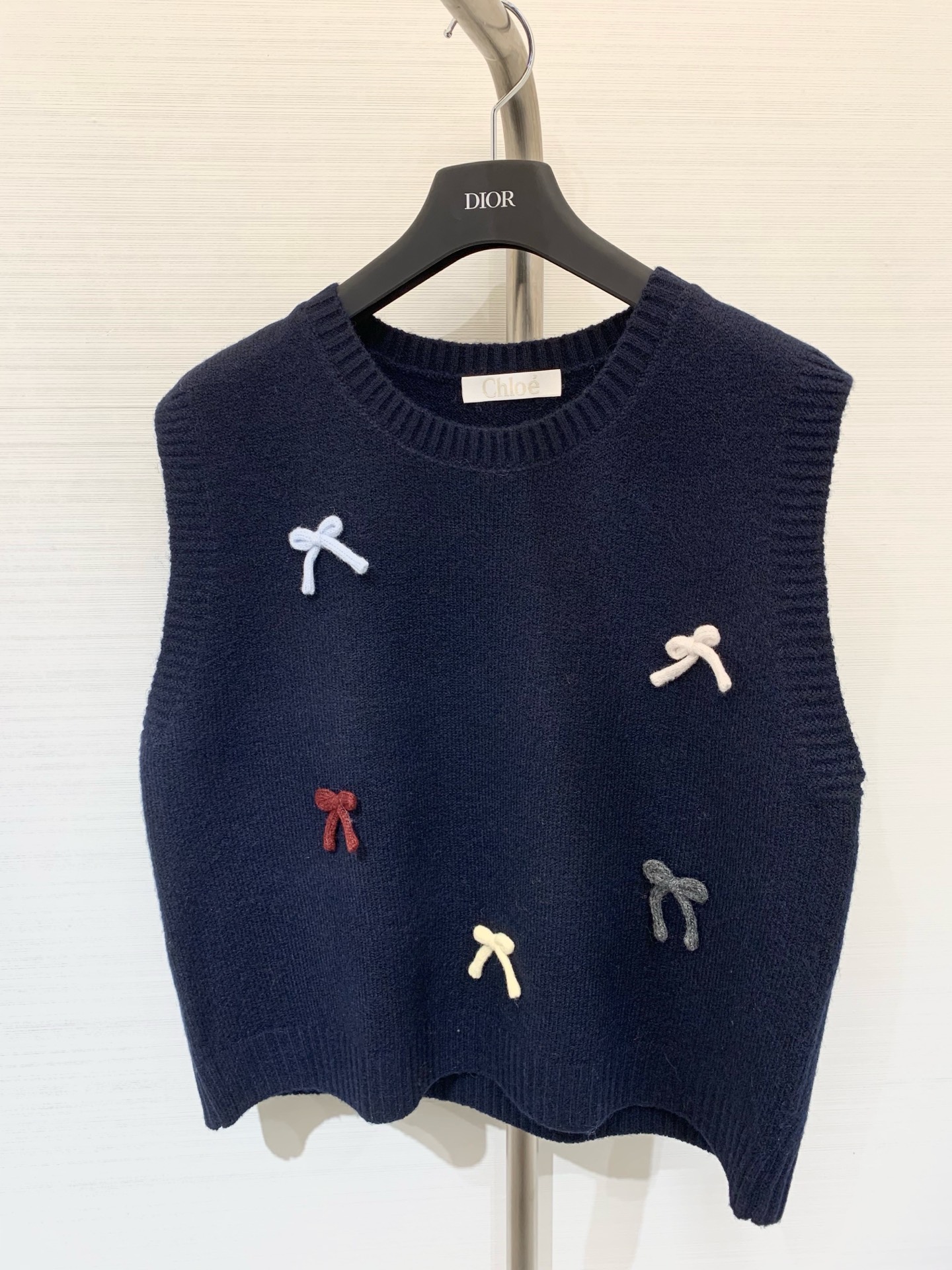 NO:457971,Chloe 25 early autumn new style, handmade bow knitted vest, colorful bow round neck design, age-reducing artifact, commuting stacking, two-color SML,, chloe, loewe, alexander wang19860909Chloe 25早秋新款 手工蝴蝶结针织马甲 彩色蝴蝶结圆领设计 减龄神器 通勤叠搭都可以 两色SML,,chloe,loewe,alexander wang,Women's clothing