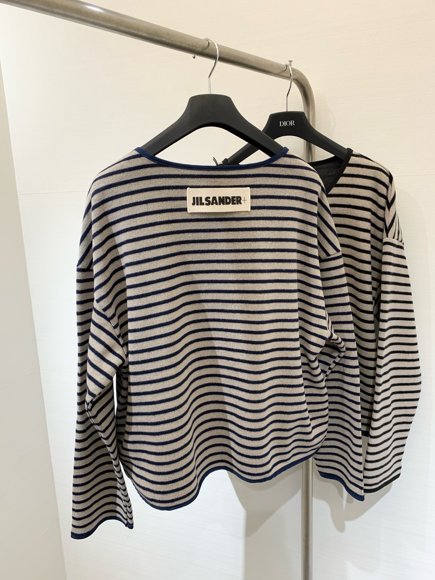 NO:457995,JILSANDER Autumn new style retro striped sweater cardigan dress is different｜Soft and comfortable, loose style is very lazy, it looks good with pants and skirts. Two-color sml, jil sander, skirts, sweaters, alexander wang19860909JILSANDER 秋季新款 复古条纹毛衣开衫 穿搭不重样｜软糯舒适 宽松版型慵懒感十足 搭配裤子裙子都好看 两色sml,,jil sander,skirts,sweaters,alexander wang,Women's clothing