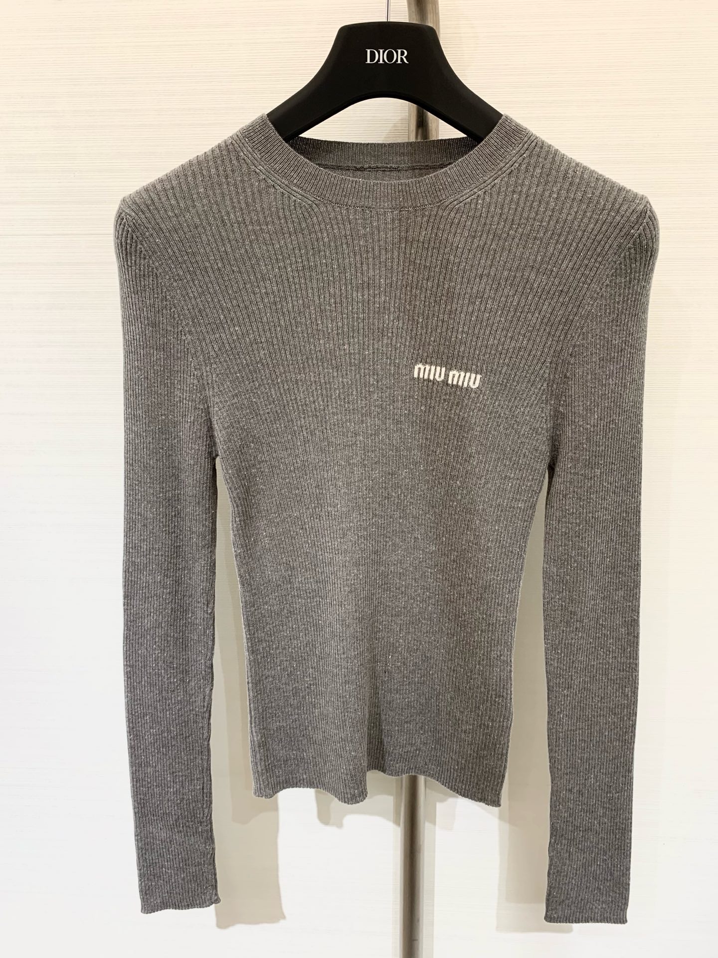 NO:457967,New early autumn style, slim hot girl knitted style, logo pattern embellishment, high-end atmosphere of upper body, 3 colors //,,alexander wang19860909早秋新款 修身辣妹针织款 logo图案修饰点缀 上身高级氛围感 3色//,,alexander wang,Women's clothing