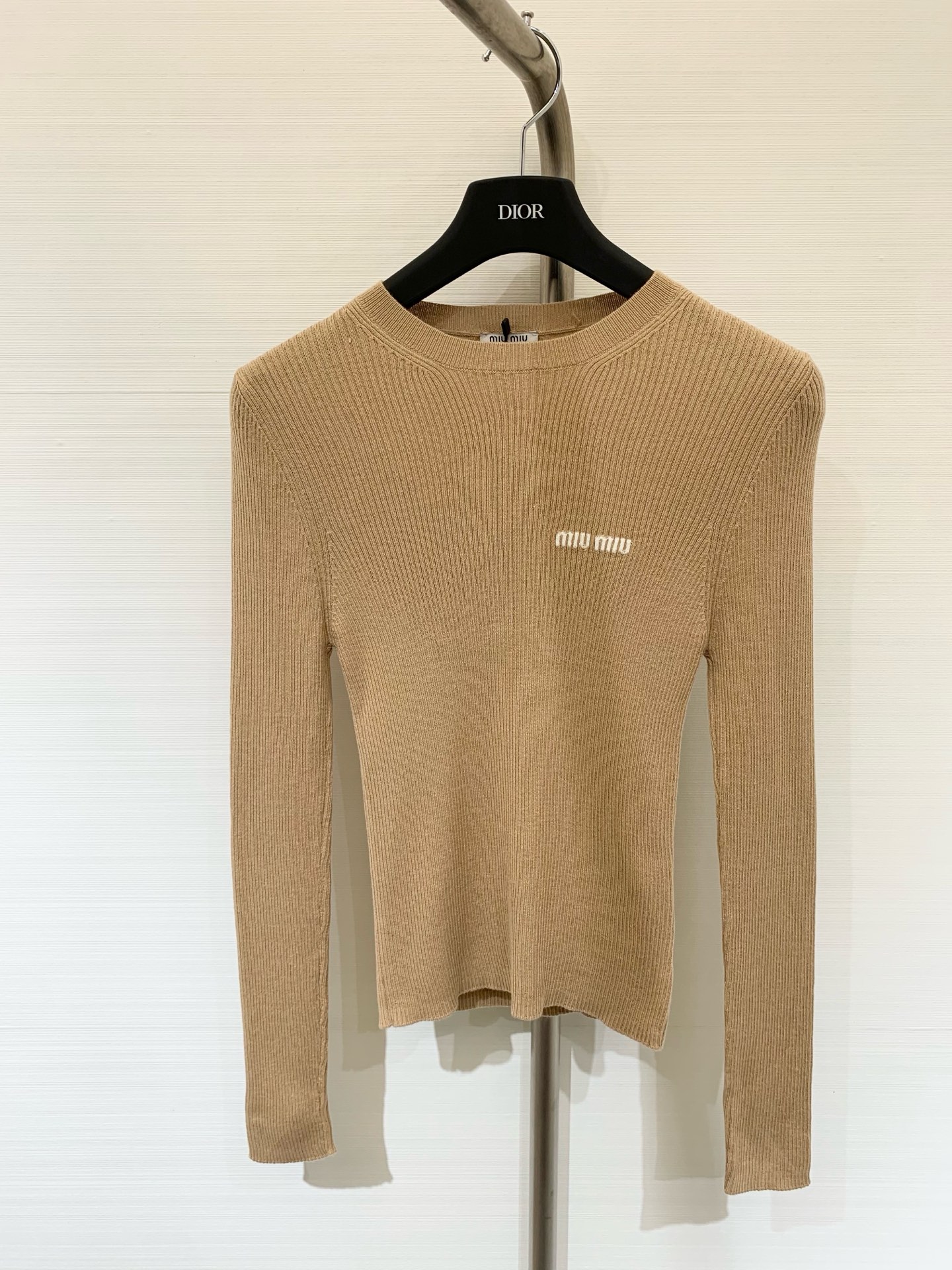 NO:457979,New early autumn style, slim hot girl knitted style, logo pattern embellishment, high-end atmosphere on the upper body, 3 colors // P,,alexander wang19860909早秋新款 修身辣妹针织款 logo图案修饰点缀 上身高级氛围感 3色// P,,alexander wang,Women's clothing