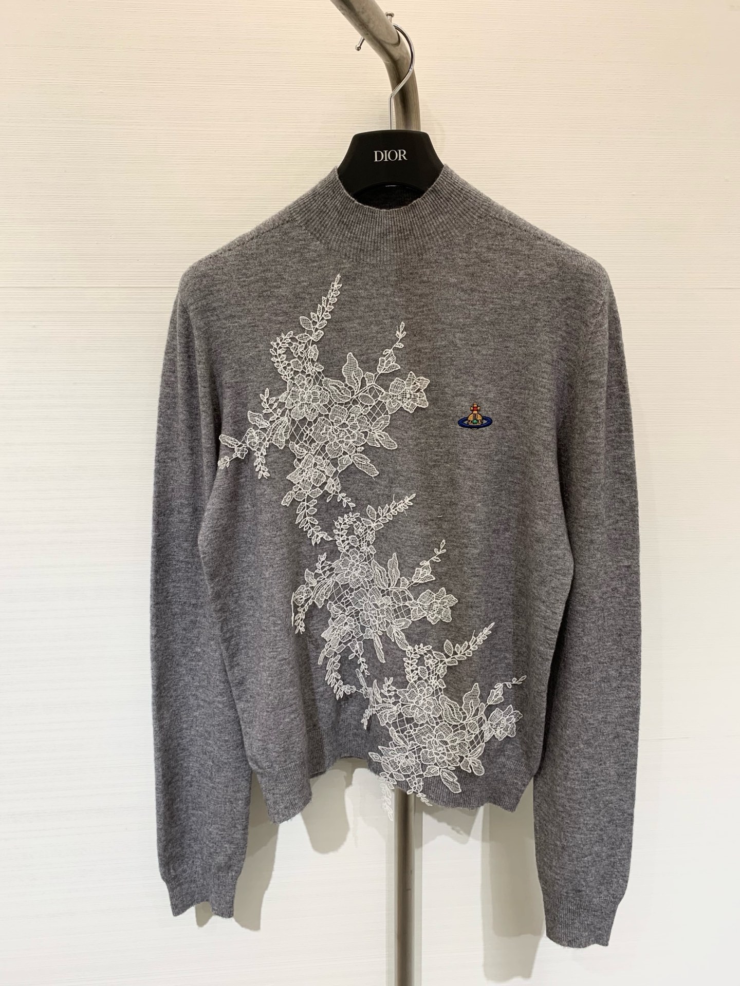 NO:458013,Vivienne Westwood Queen Mother 25 autumn new style lace embroidered spliced ​​turtleneck knitted long sleeves Custom cashmere wool blend fabric Soft and delicate warm Large area lace splicing design on chest Very high-end atmospheric sml, Alexander wang19860909VivienneWestwood 西太后 25秋季新款 蕾丝刺绣拼接高领针织长袖 定制羊绒羊毛混纺面料 柔软细腻保暖 胸前大面积蕾丝拼接设计 非常高级大气sml,,alexander wang,Women's clothing