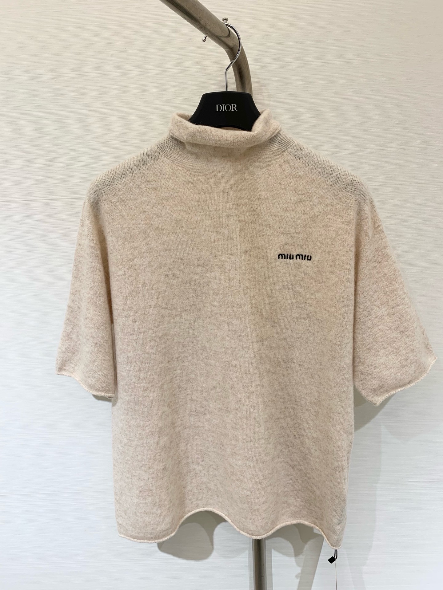 NO:458016,MIUMI* 25 early autumn new style solid color turtleneck knitted short sleeve jacquard logo wool soft and comfortable oats grey coffee sml, miumiu, T-shirt, alexander wang19860909MIUMI* 25早秋新款 纯色高领针织短袖 提花Logo 羊毛 柔软舒适 燕麦 灰色 咖啡 sml,,miumiu,T-shirt,alexander wang,Women's clothing