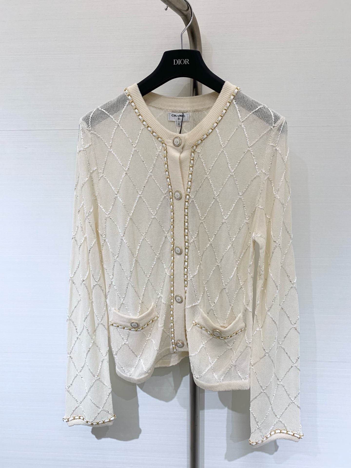 NO:458019,Chanel 25 early autumn new style bead-piece chain knitted long-sleeved cardigan heavy industry style full of high-end apricot color black sml, chanel, alexander wang19860909Chanel 25早秋新款 珠片链条针织长袖开衫 重工款 高级感满满 杏色 黑色sml,,chanel,alexander wang,Women's clothing